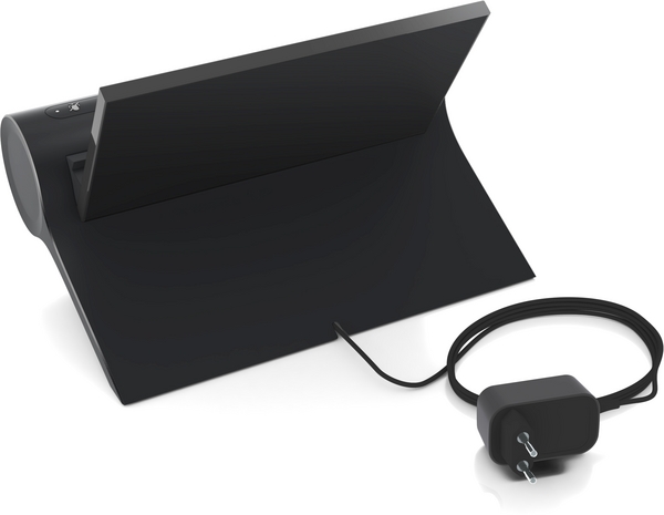Schwarzes Smart-Dock mit geneigter Displayhalterung, zylindrischem Basismodul und angeschlossenem Netzkabel, von hinten fotografiert
