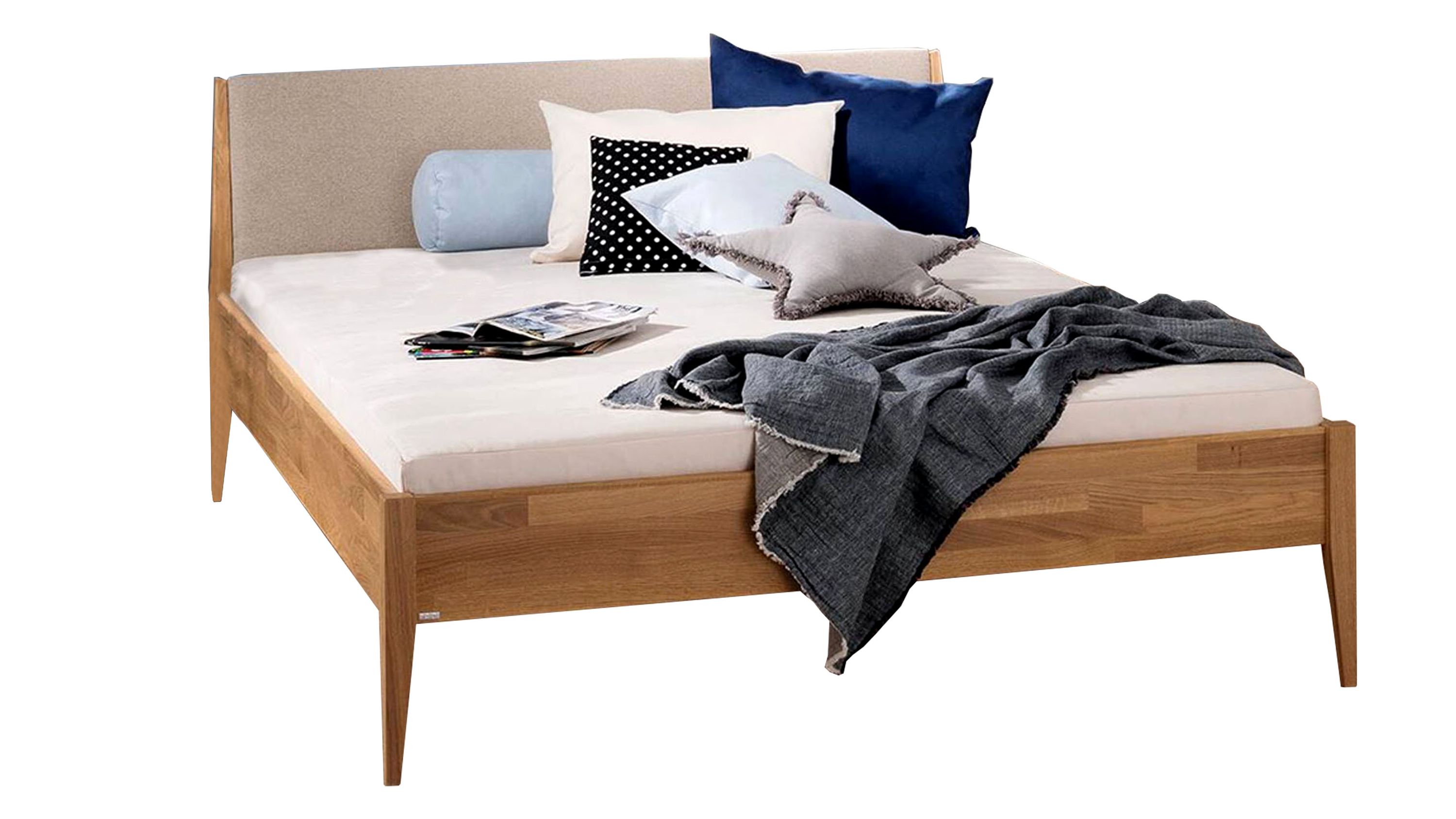 Bettgestell mit Holzrahmen in sandfarbener und eichefarbener Optik und gepolstertem Kopfteil in beige