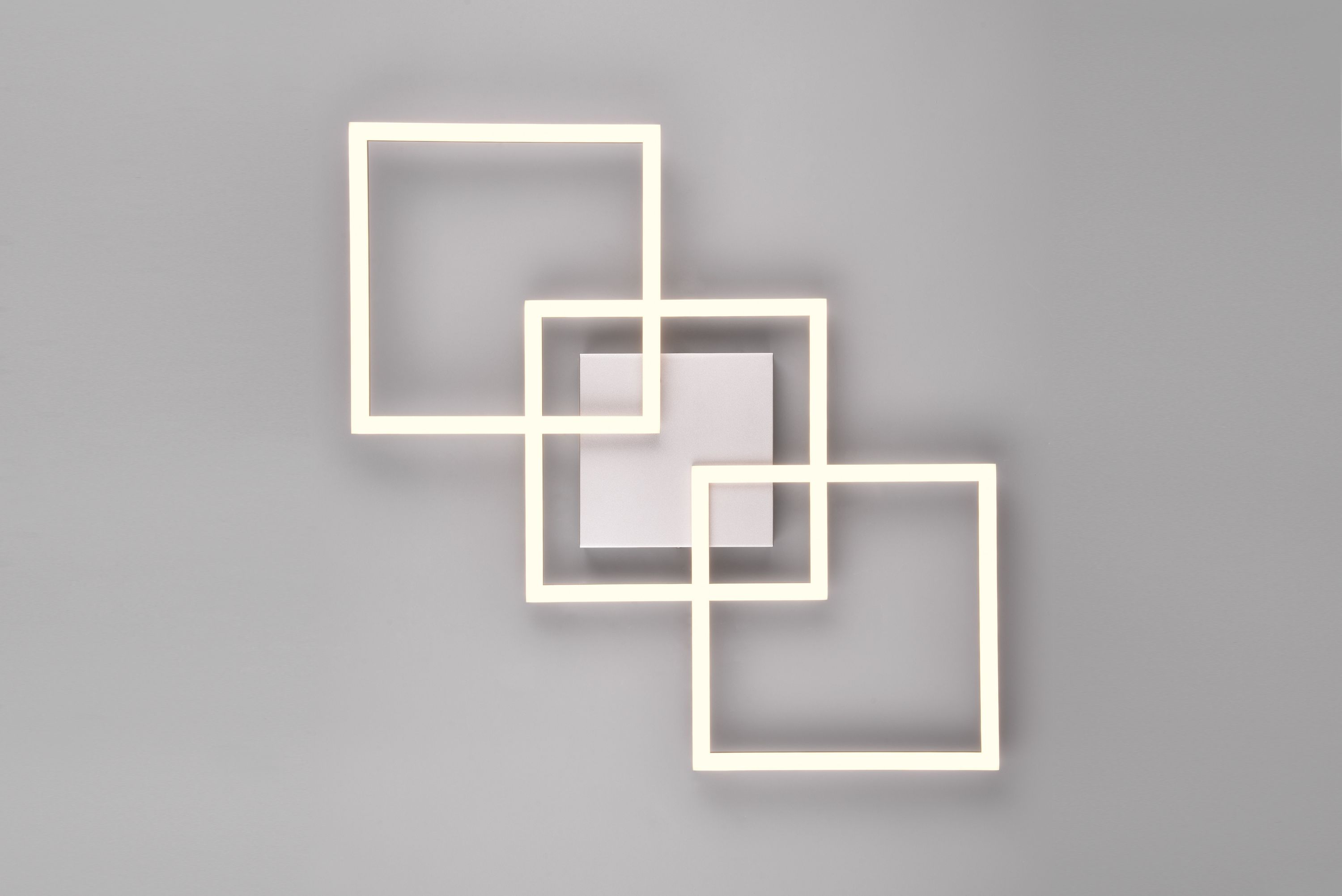Trio Leuchten Deckenleuchte  52 6 x 7 x 52 6 cm  nicht dimmbar  Design mit drei verschachtelten Quadraten Draufsicht auf eine Deckenleuchte mit drei weißen  ineinander verschachtelten quadratischen Rahmen vor grauem Hintergrund