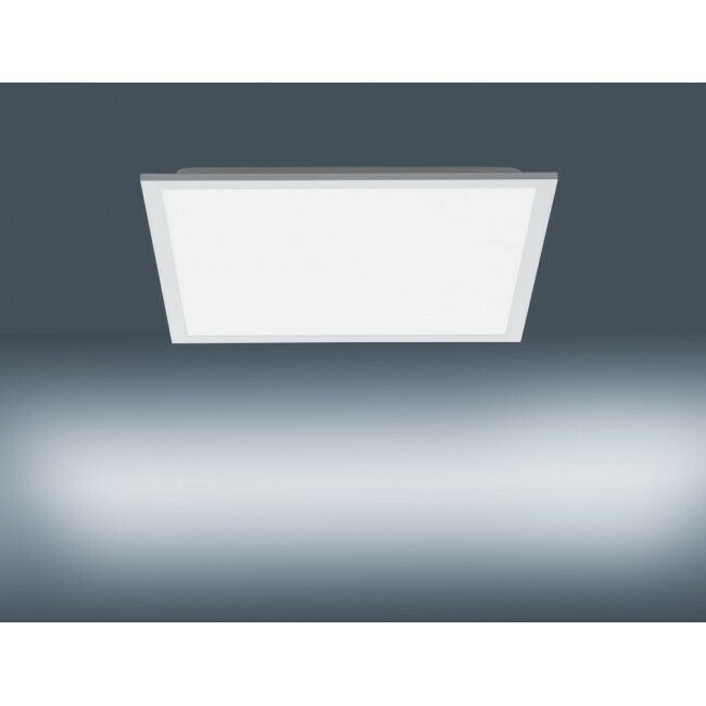 Deckenlampe mit vier flachen Spots in Chrom auf rechteckigem Baldachin  warmweißes Licht
