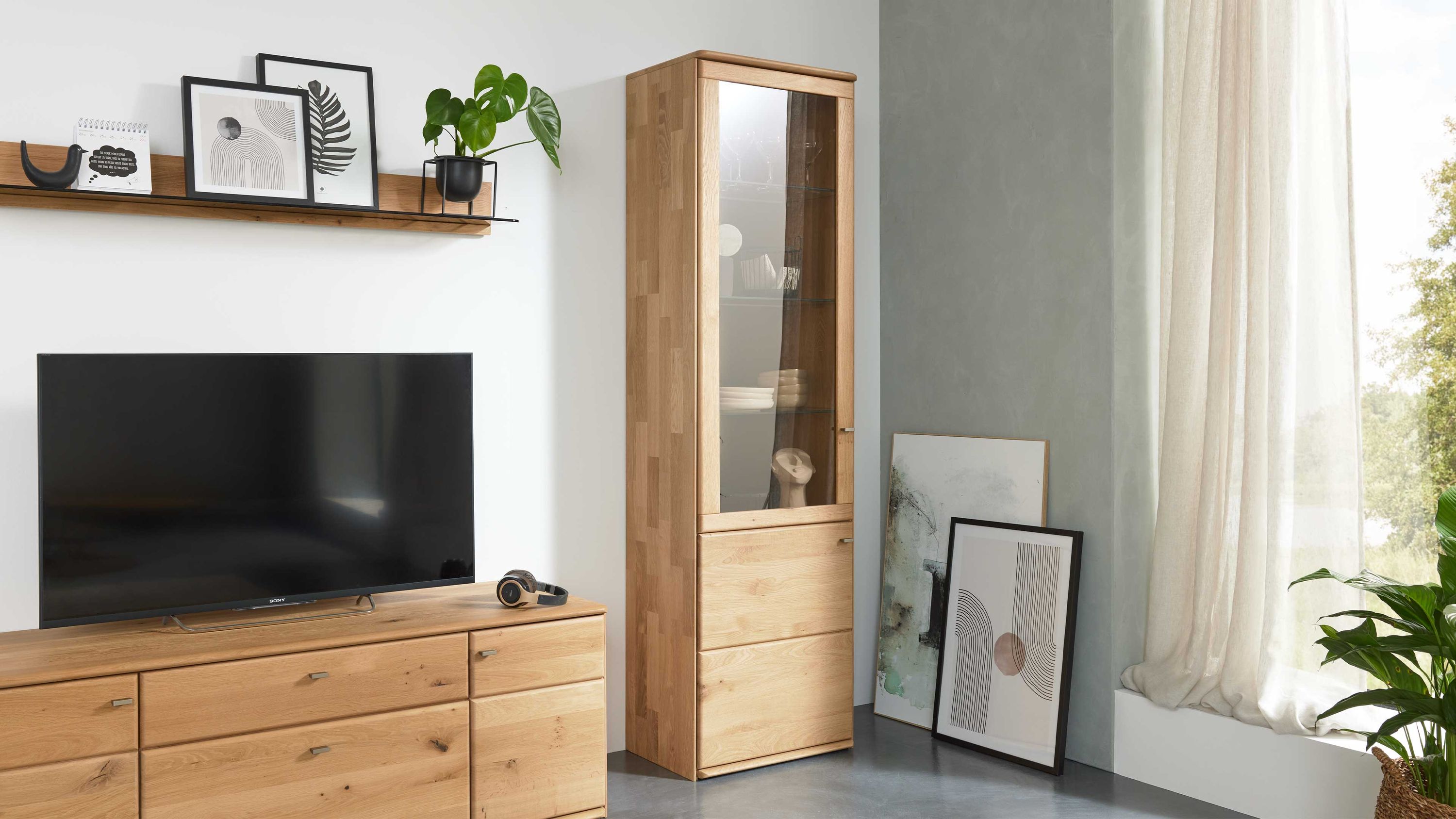 Interliving Wohnzimmer Serie 2028 - Vitrine 6603 Wildeiche - zwei Türen, Breite ca. 62 cm