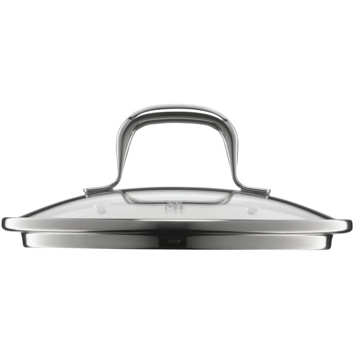 Seitenansicht eines Glasdeckels mit gebogenem Metallgriff und leicht gewölbter Form  vor neutralem Hintergrund