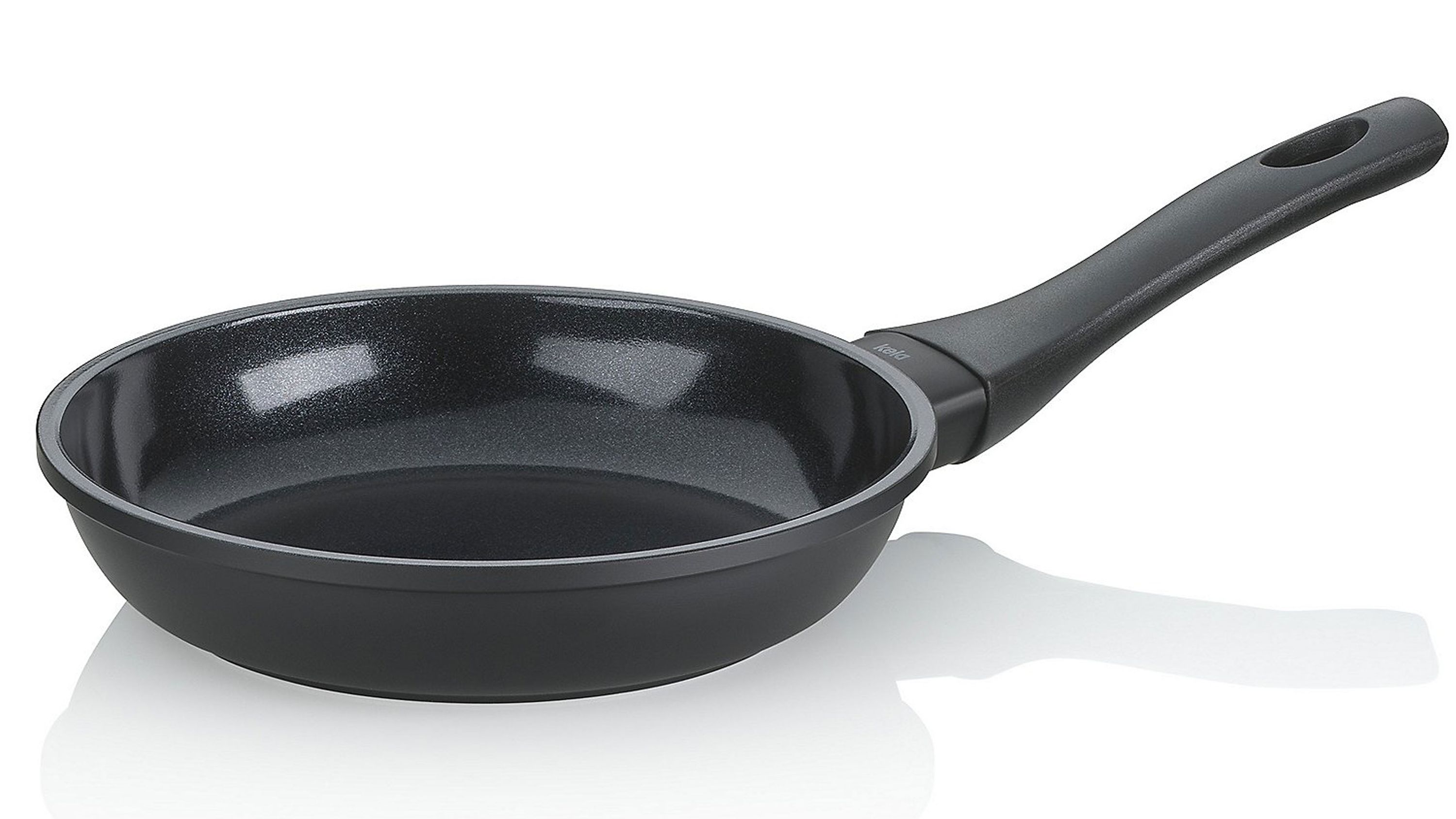 Runde schwarze Bratpfanne mit langem Griff