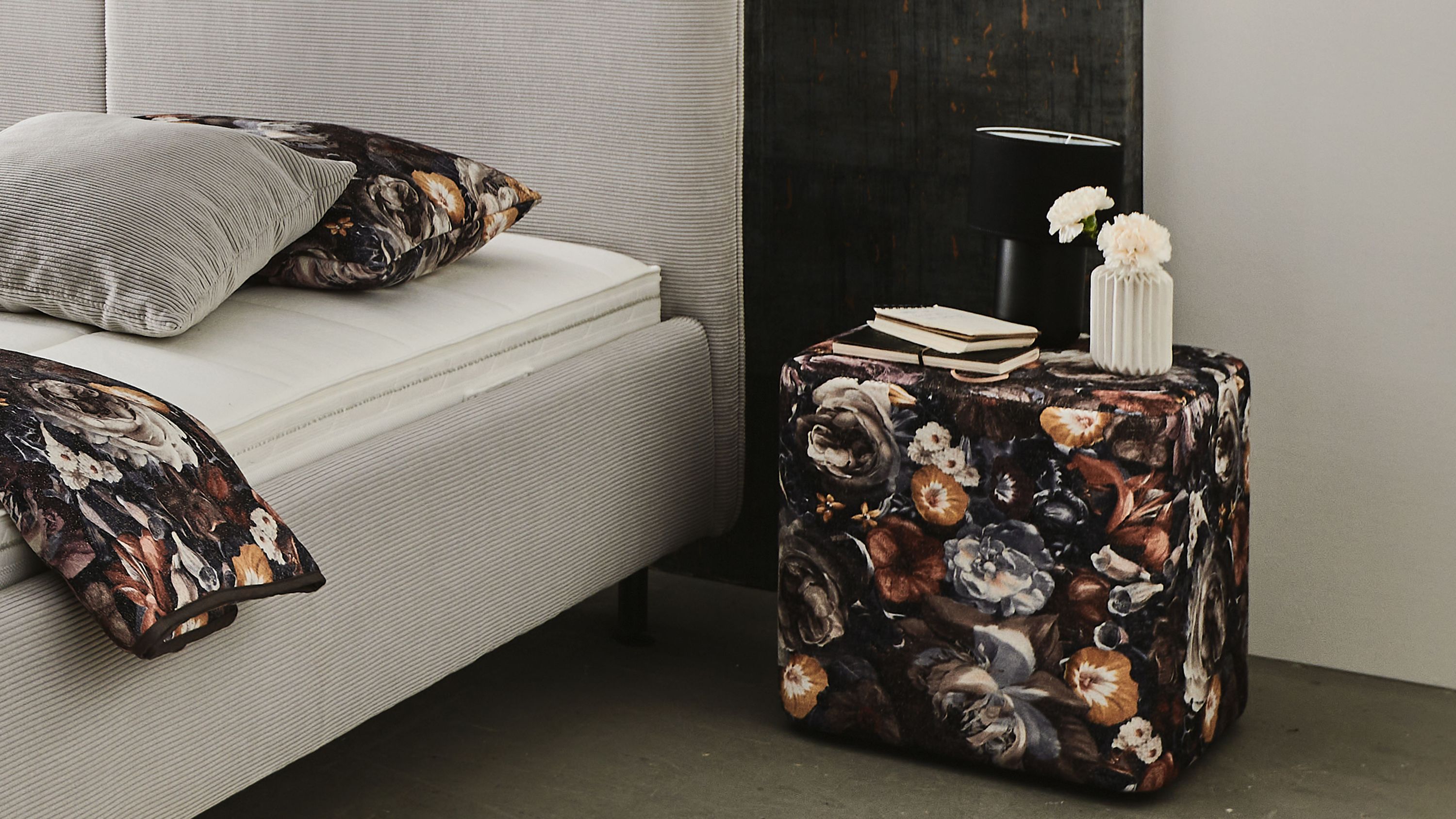 Comfortmaster OC-PB23104 - Nachtkonsole 39 floraler Stoffbezug Elli pearl - ca. 48 x 48 cm