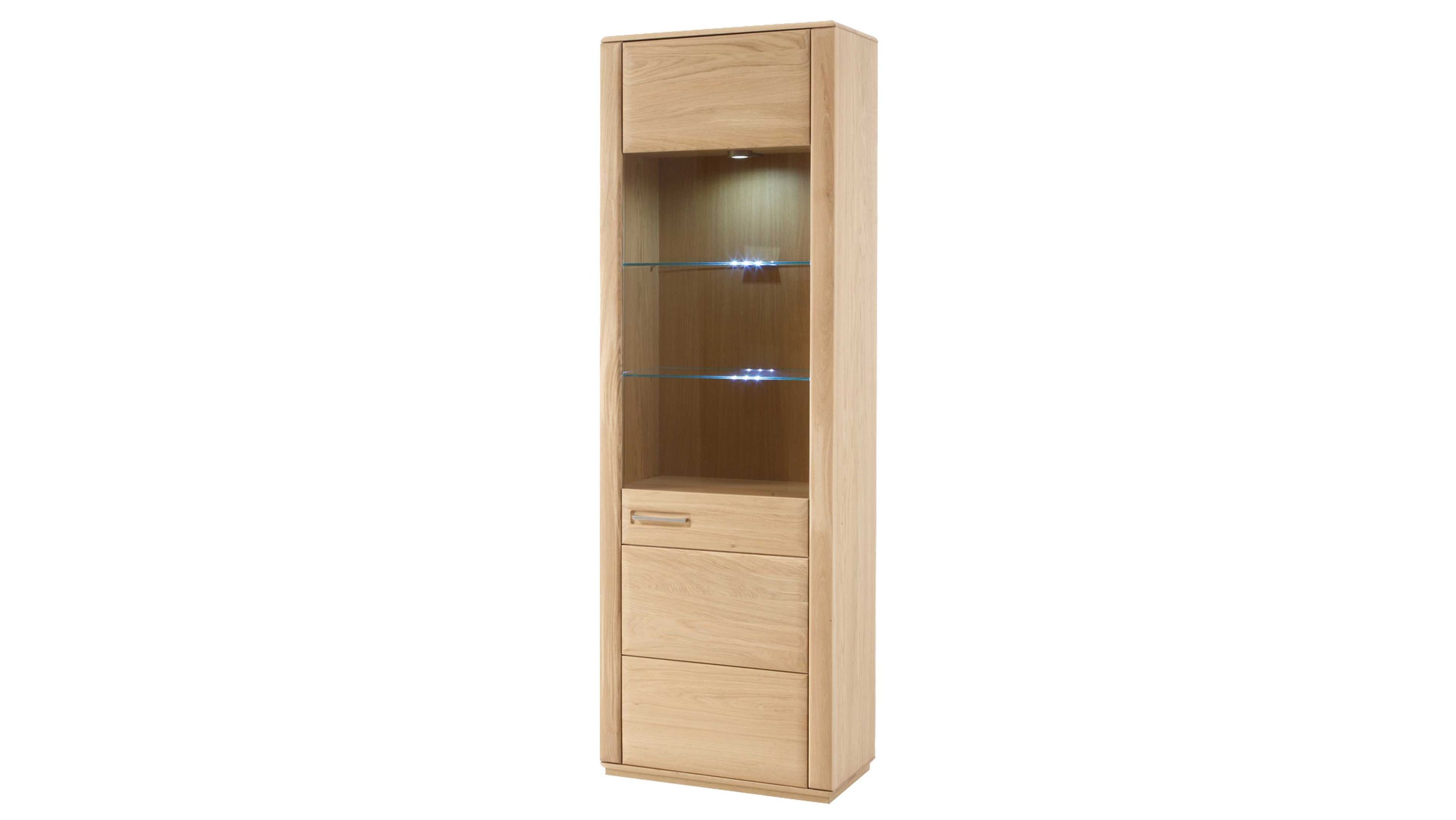 Vitrinenschrank aus hellem Holz mit einer Glastür rechts und zwei Glasböden