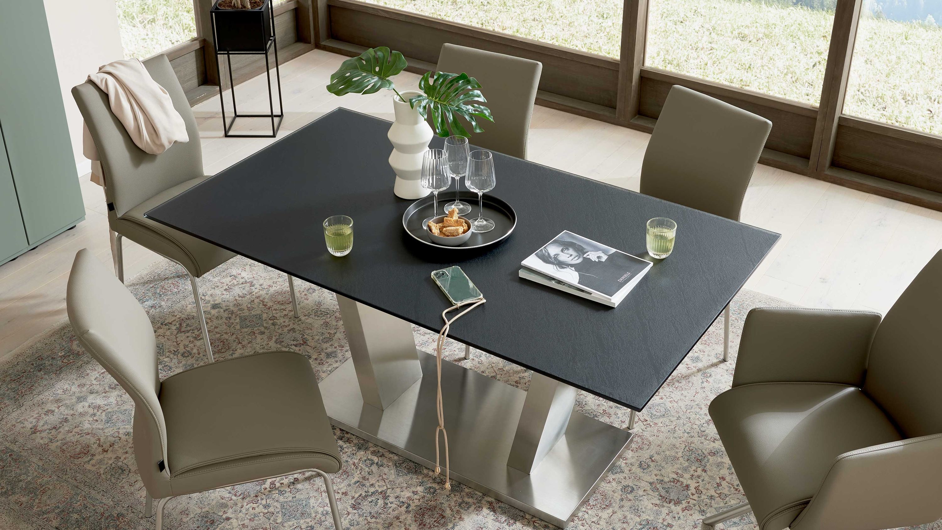 Interliving Esszimmer Serie 5122  Esstisch schwarzes Glas & Edelstahl - ca. 160 x 90 cm