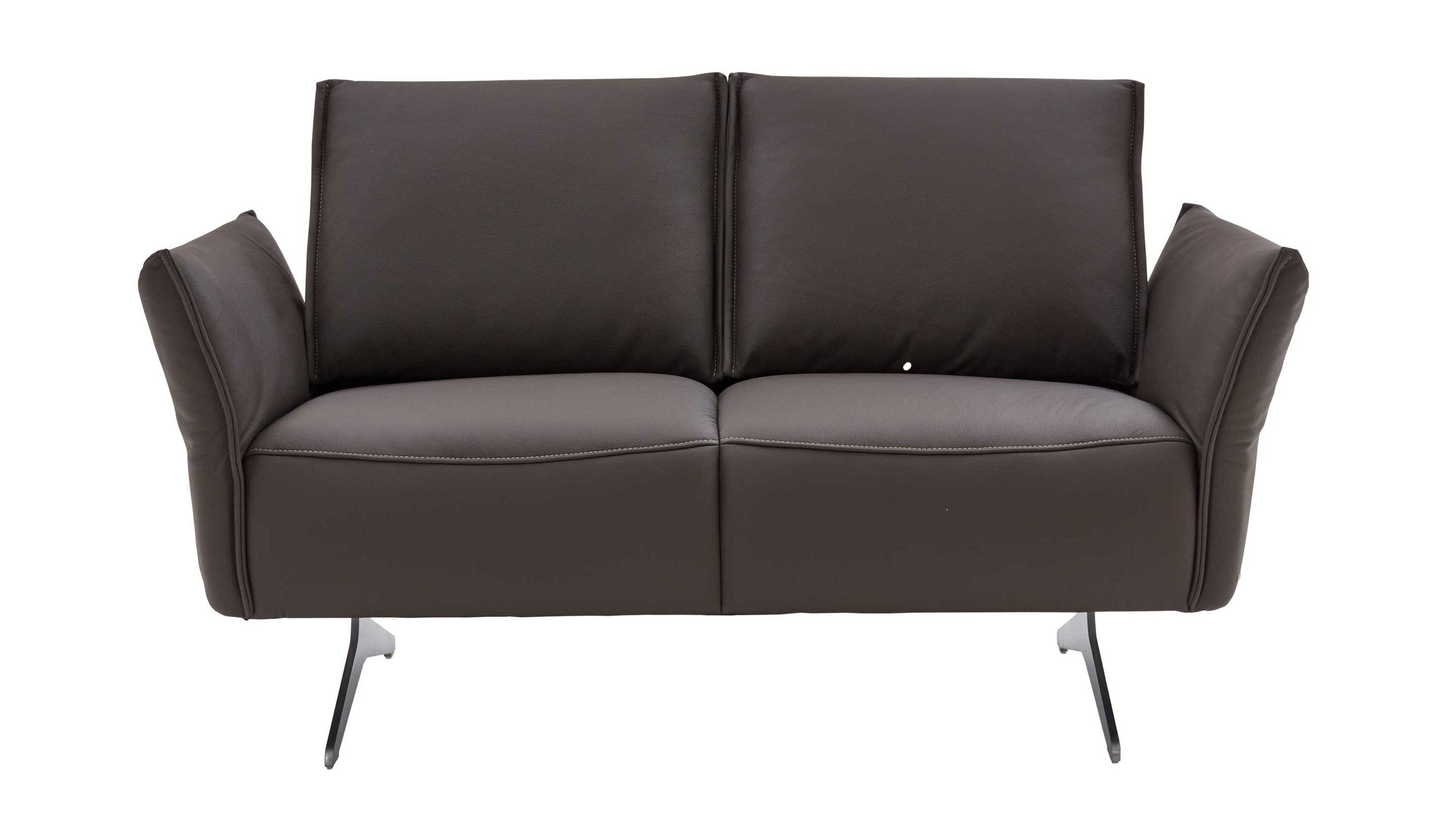 Zweisitziges Sofa mit dunkelgrauem Lederbezug und schmalen Metallkufen als Beine
