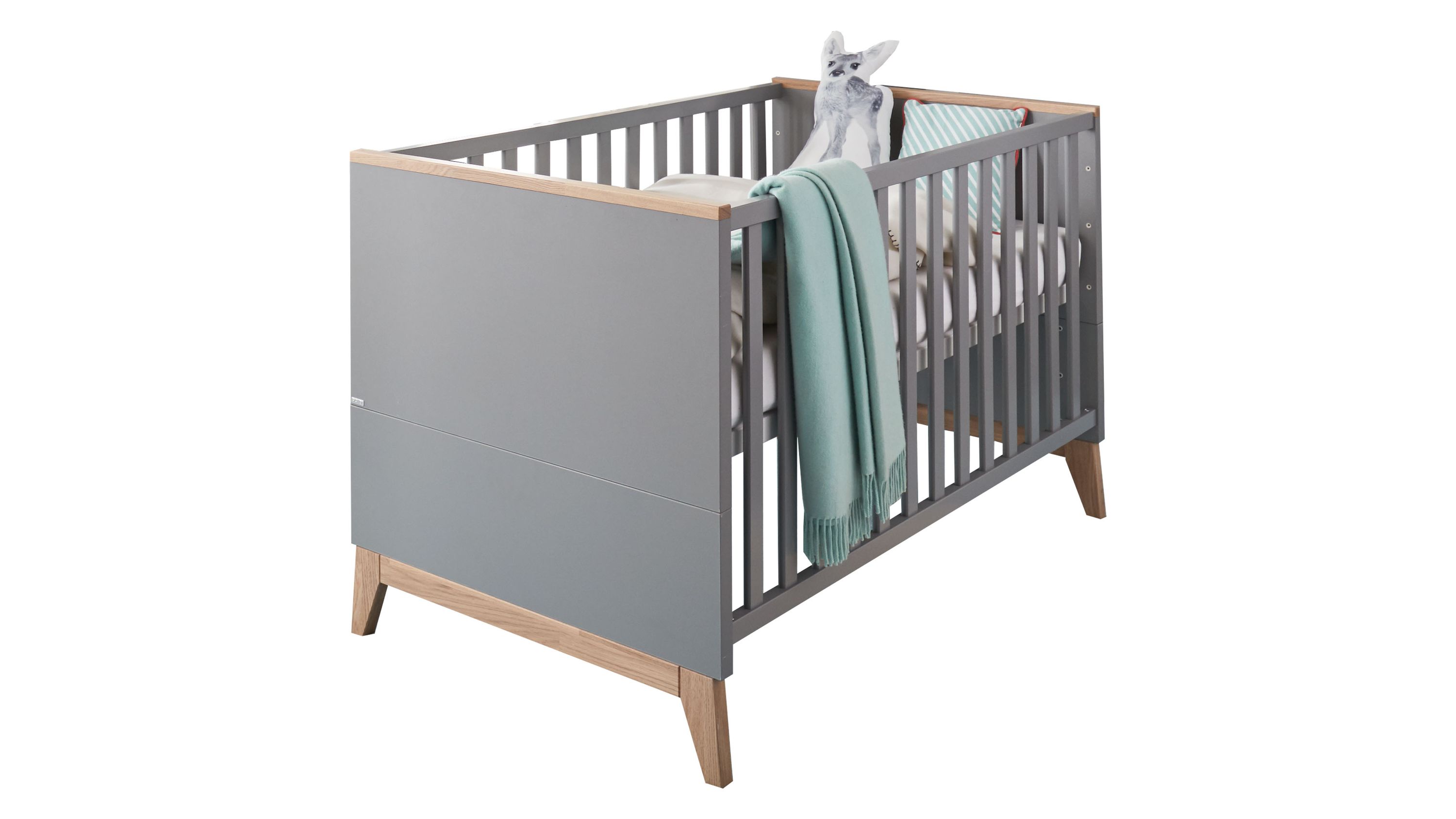 Babybettgestell in Grau und Holzfarben mit Lattenseiten Babybettgestell mit schmalen Latten und festen Seitenwänden in grauer und holzfarbener Optik mit Decke und Kissen