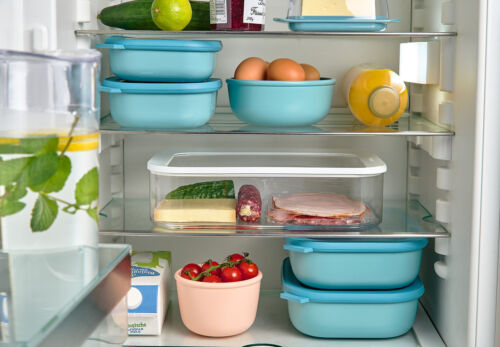Vorratsdosen-Set 3-teilig in Nordic White rechteckig und flach im Kühlschrank einsortiert Lebensmittel sichtbar