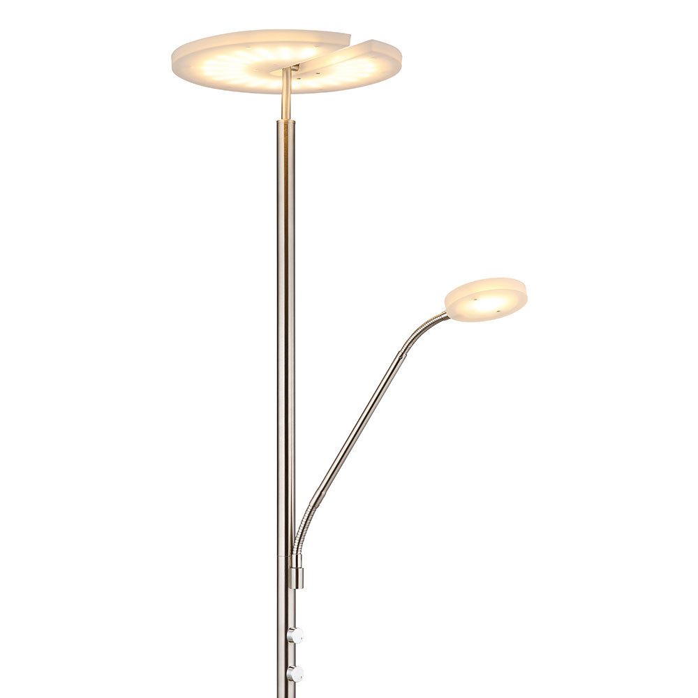 Silberfarbene Stehleuchte mit Lesearm und eingeschaltetem Licht Silberfarben rundes Hauptlicht mit verstellbarem Lesearm beide Lichtquellen an frontal aufgenommen