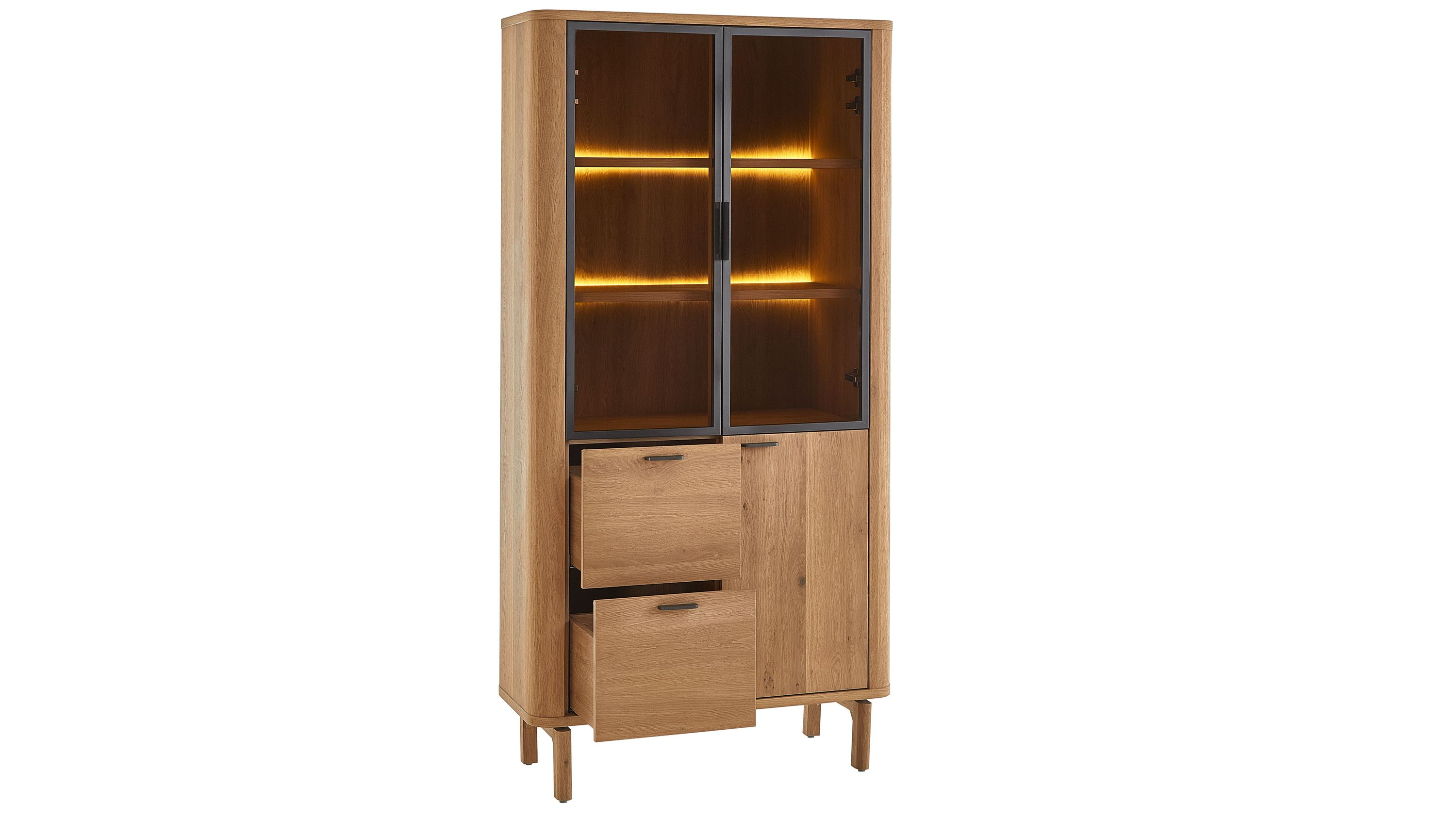 Vitrine mit Glastüren und Beleuchtung in hellbraun Vitrine mit zwei Glastüren oben mit Beleuchtung und drei Holztüren unten in hellbrauner Farbe