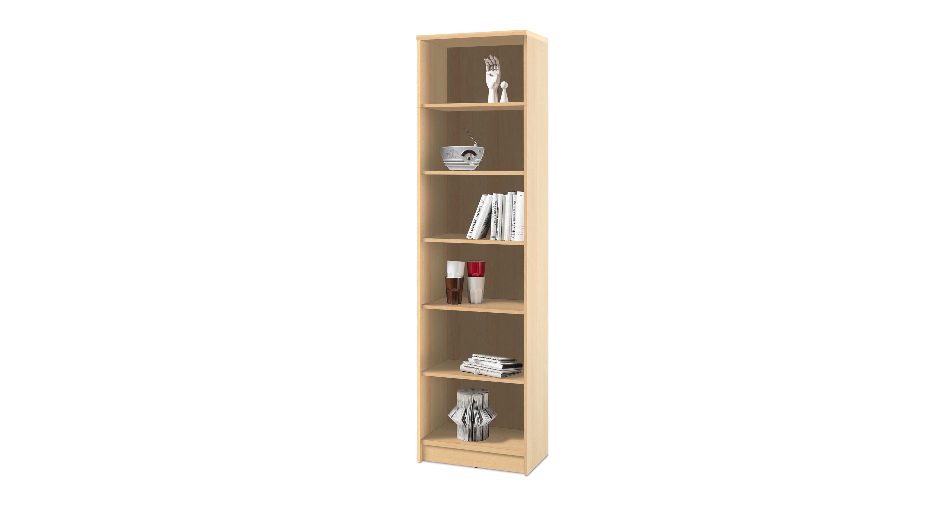 Hohes Bücherregal mit fünf Regalböden in Buchefarbe Hohes Bücherregal mit fünf offenen Regalböden in buchefarbener Oberfläche mit Dekoration