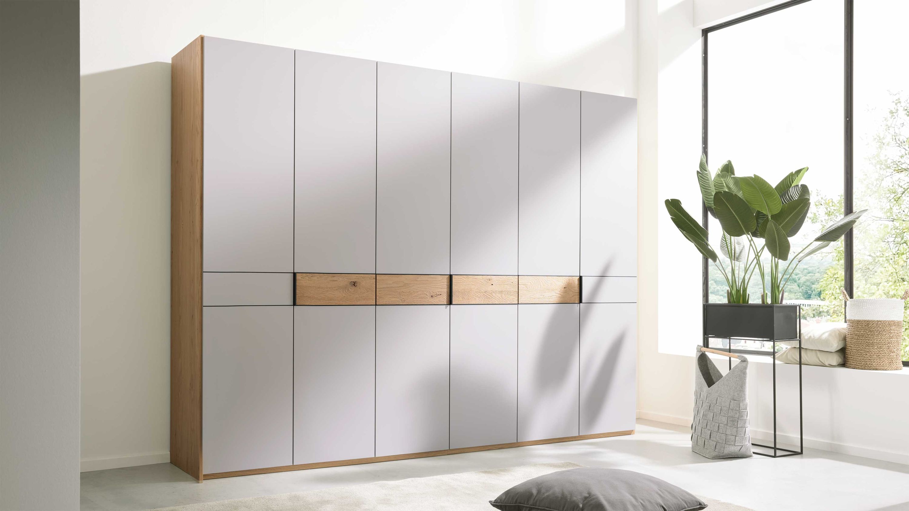 Interliving Kleiderschrank Serie 1207  Kleiderschrank 975270 Satingrau & Wildeiche - sechs Türen, Breite ca. 269 cm