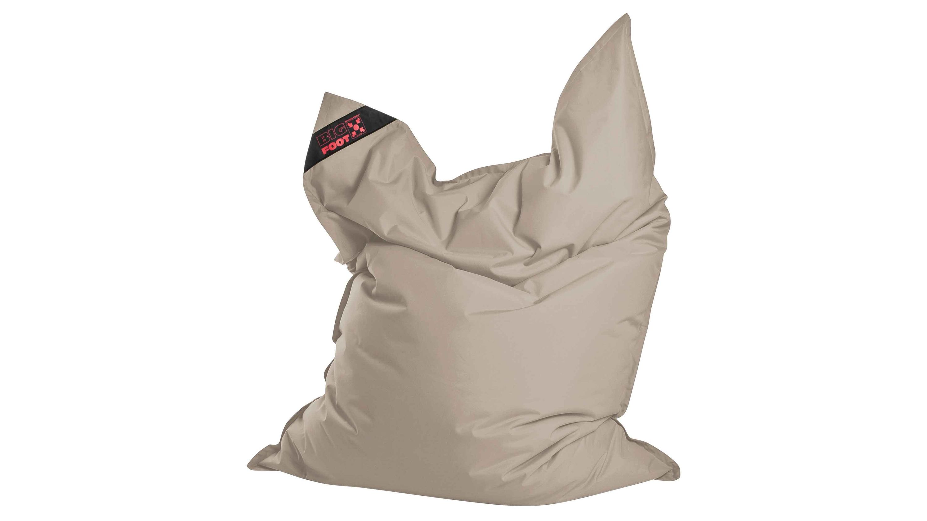 Großer Sitzsack in khakifarbener Kunstfaser mit eckiger Form und sichtbarem Label