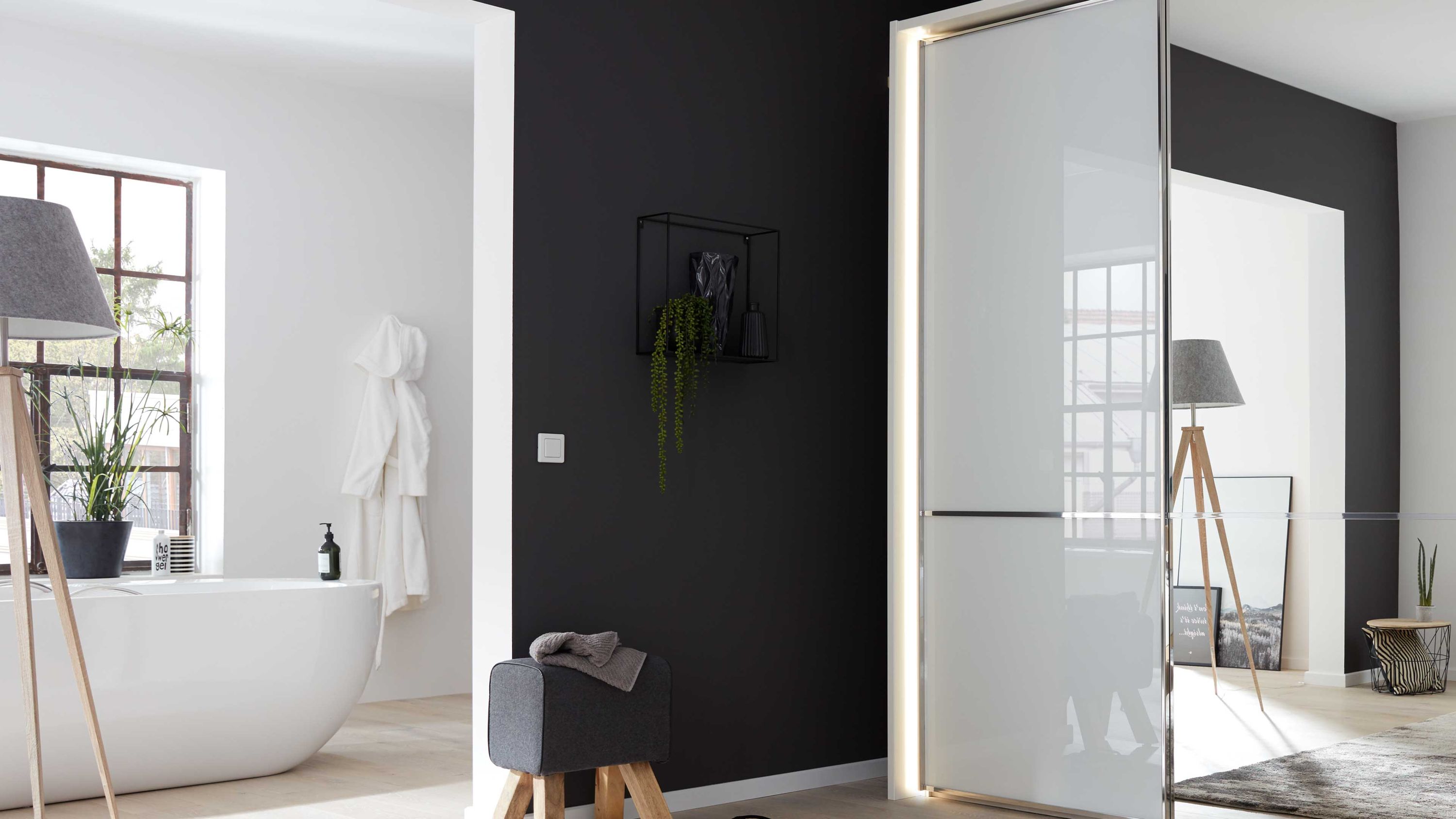 Interliving Kleiderschrank Serie 1205  Stollenbeleuchtung 100 passend für ca. 216 cm Höhe