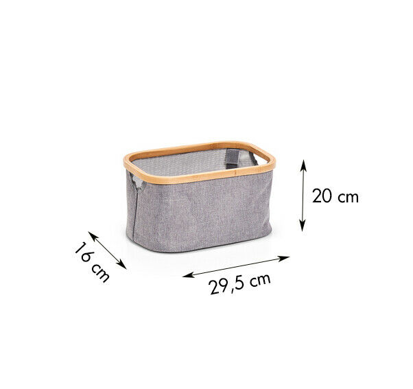 Rechteckiger grauer Korb mit Holzrahmen Grauer Stoffkorb mit Holzrahmen, Maße: 29,5 × 16 × 20 cm – leicht schräg aufgenommen.