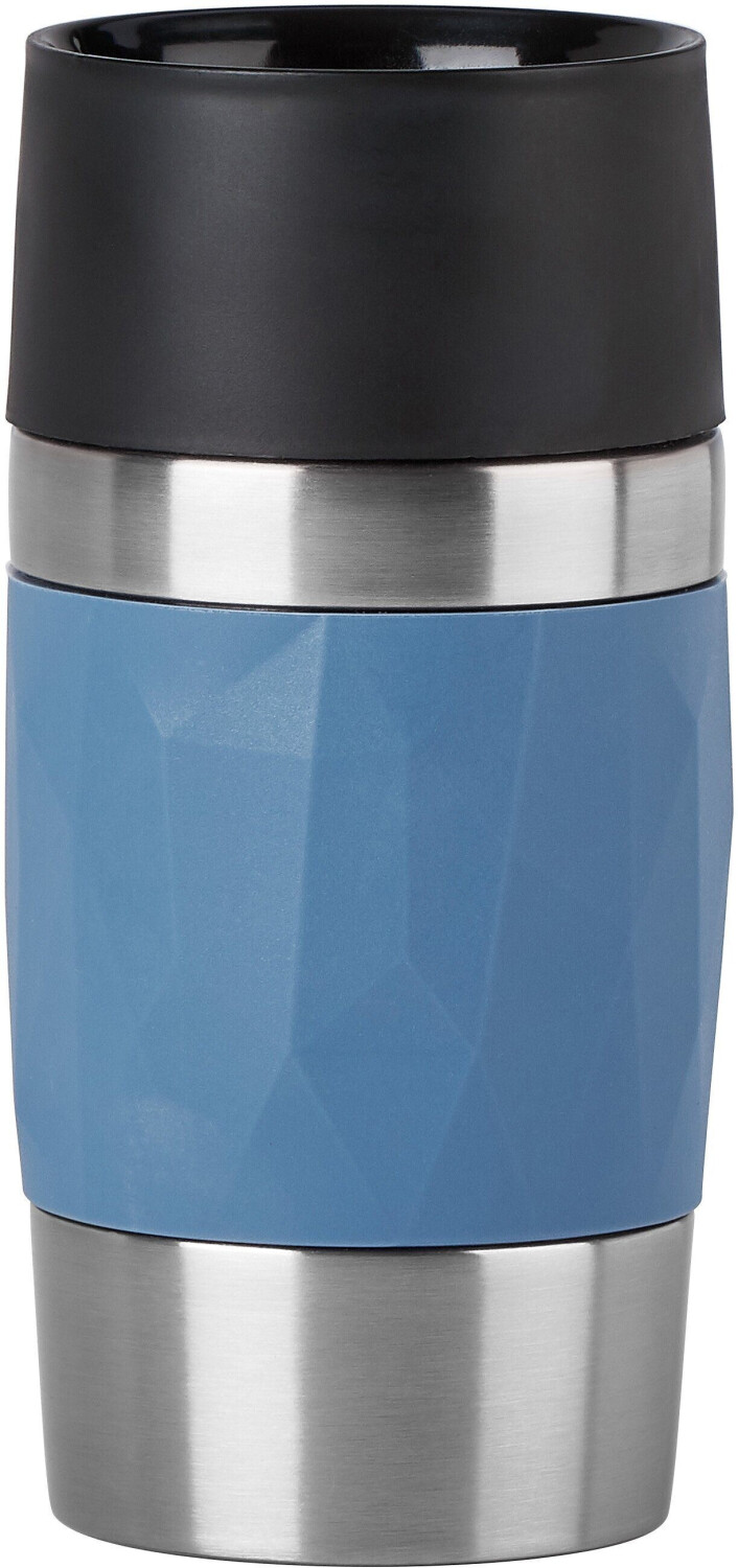 Thermobecher mit schwarzem Deckel Edelstahlkörper blauer Griffzone frontal vor neutralem Hintergrund