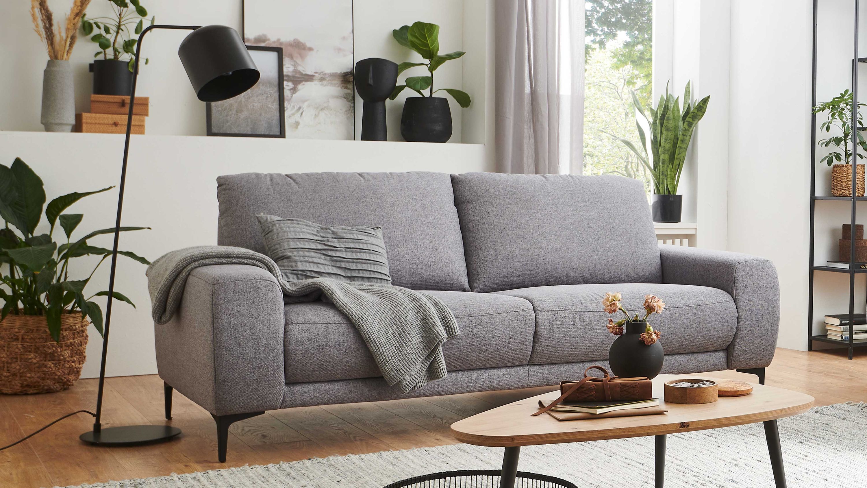 COMFORT SMART Cadira -Dreisitzer graues Flachgewebe Mono & schwarze Winkelfüße - Länge ca. 210 cm