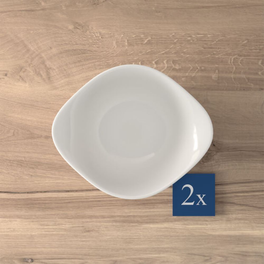 Zweiteilige-Salatschalenset in Draufsicht  quadratische Form  auf Holzuntergrund