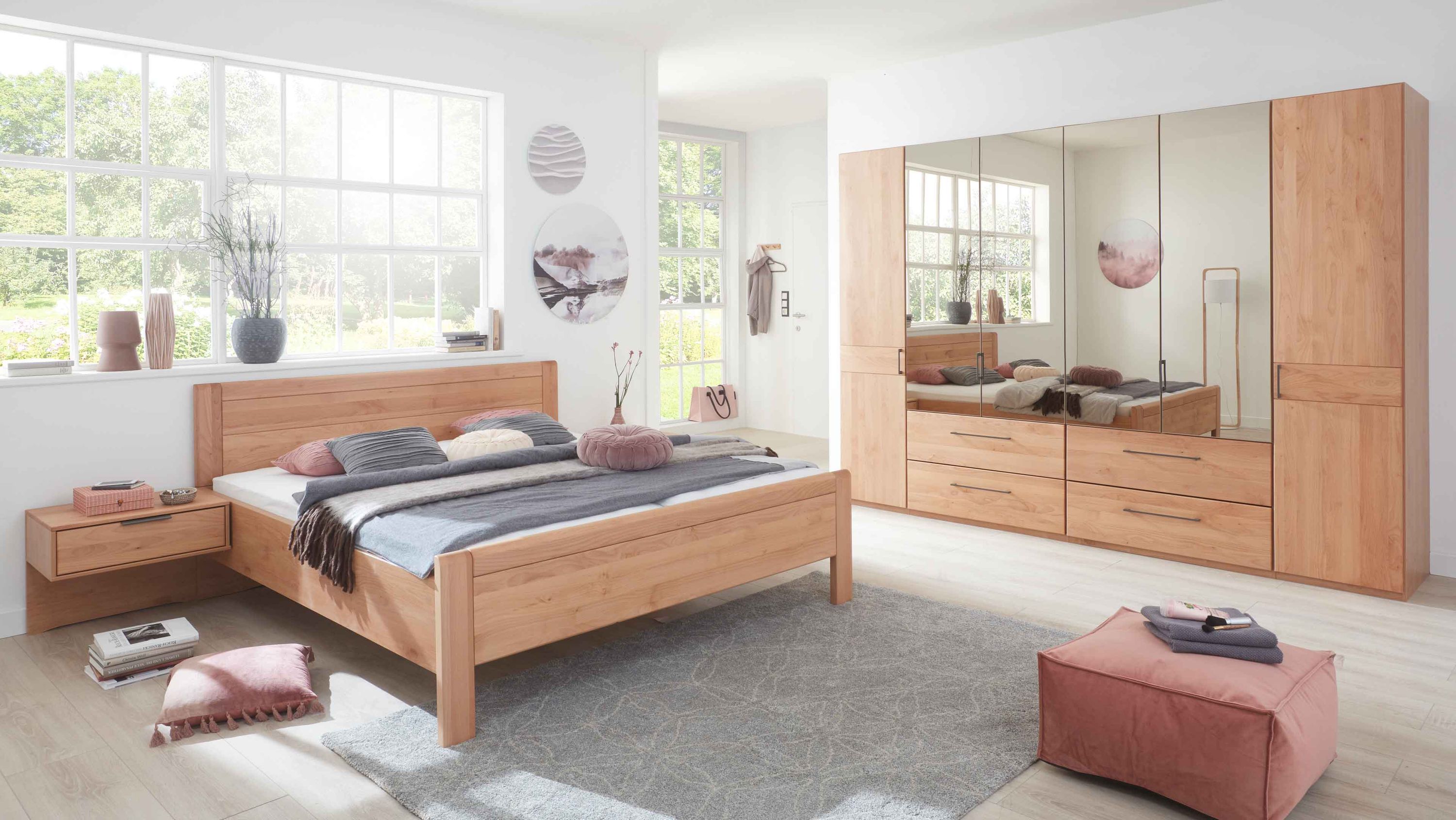Schlafzimmerkombination mit Bett und Kleiderschrank in Holzoptik Schlafzimmer mit Bett zwei Nachttischen und großem Kleiderschrank mit Spiegeltüren in Holzoptik
