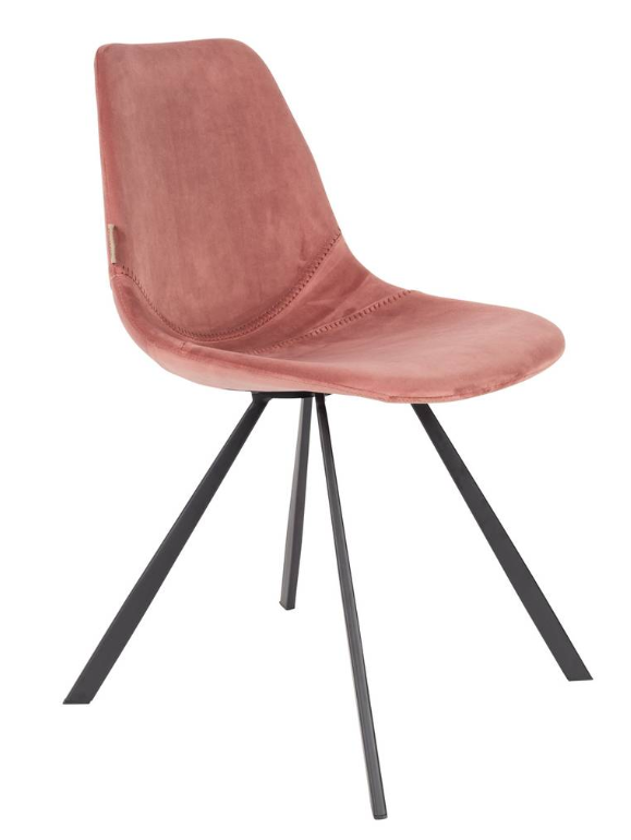 Moderner Esszimmerstuhl in rosa und schwarzem Stahlgestell  seitlich ausgerichtet und freigestellt auf Weiß