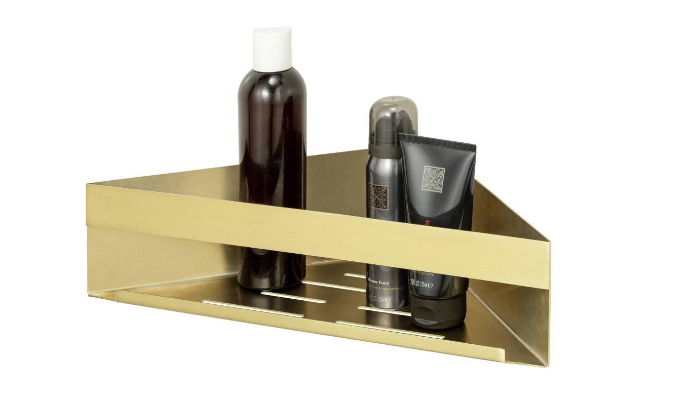 Matt-goldene dreieckige Wand-Eckablage mit Flasche, Spray und Tube, freigestellt auf weißem Hintergrund gezeigt