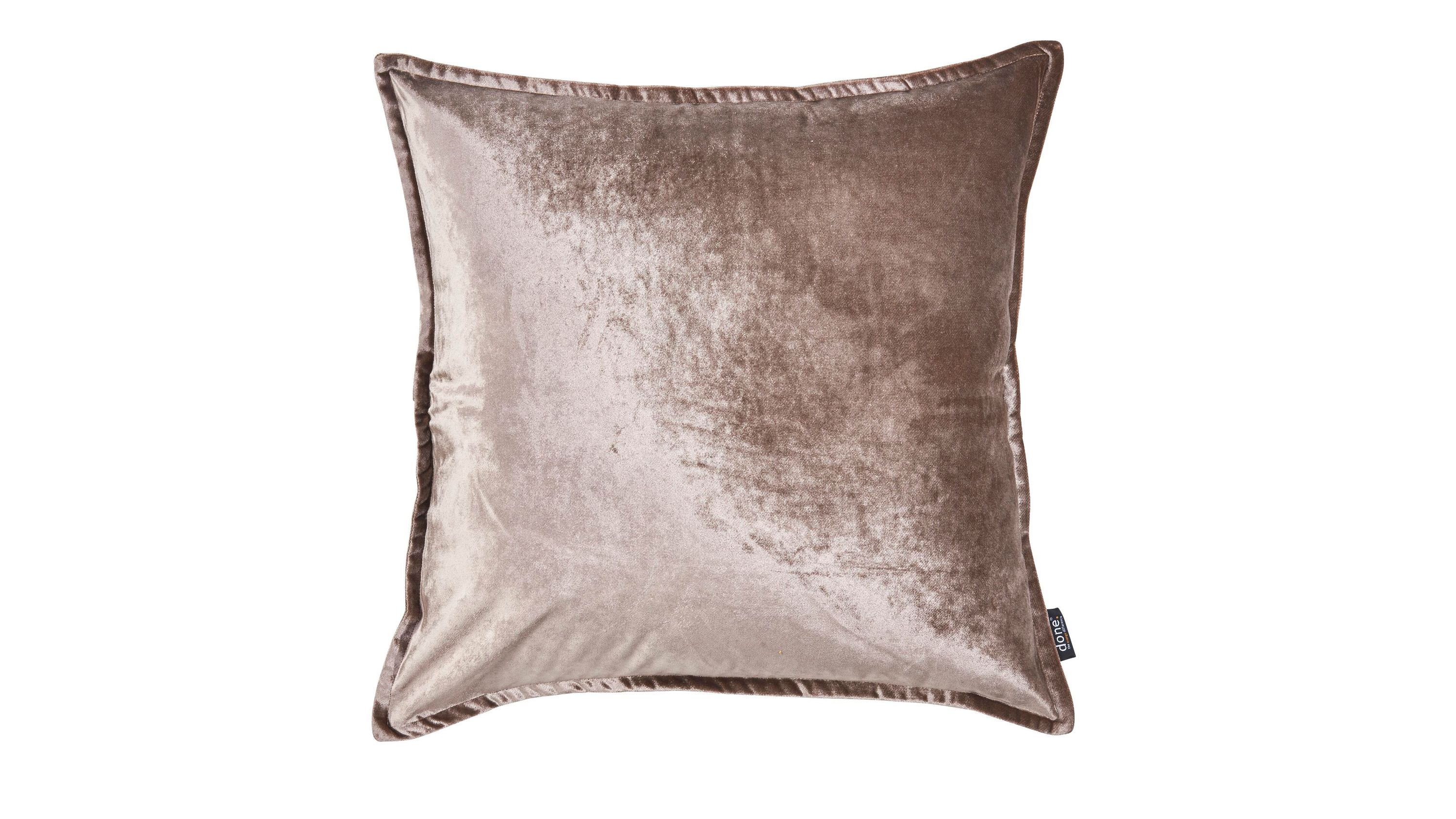 Quadratische Kissenhülle in taupe mit samtiger Oberfläche