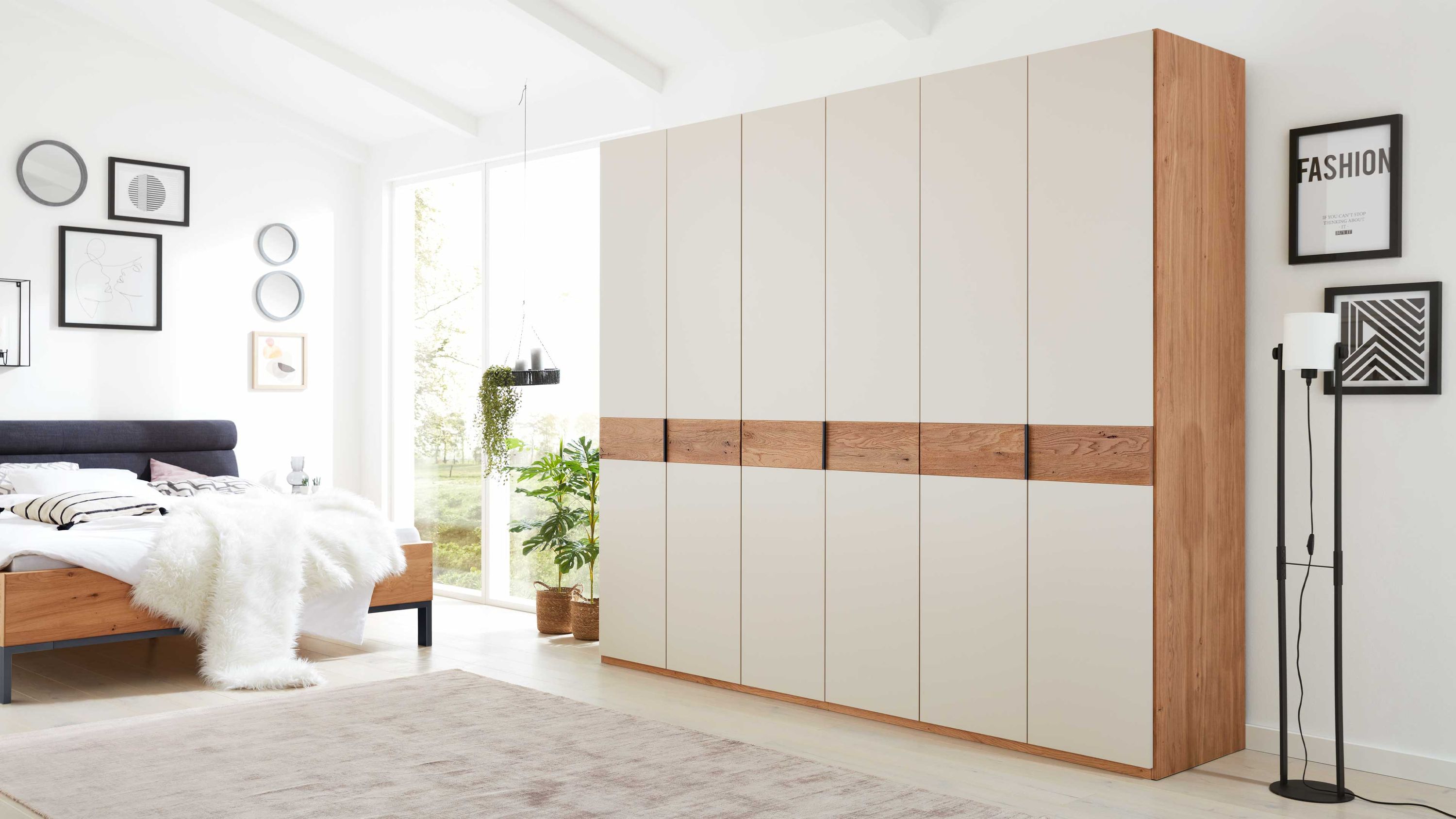 Interliving Schlafzimmer Serie 1023  Kleiderschrank Weiß & Balkeneiche - sechs Türen, Breite ca. 269 cm