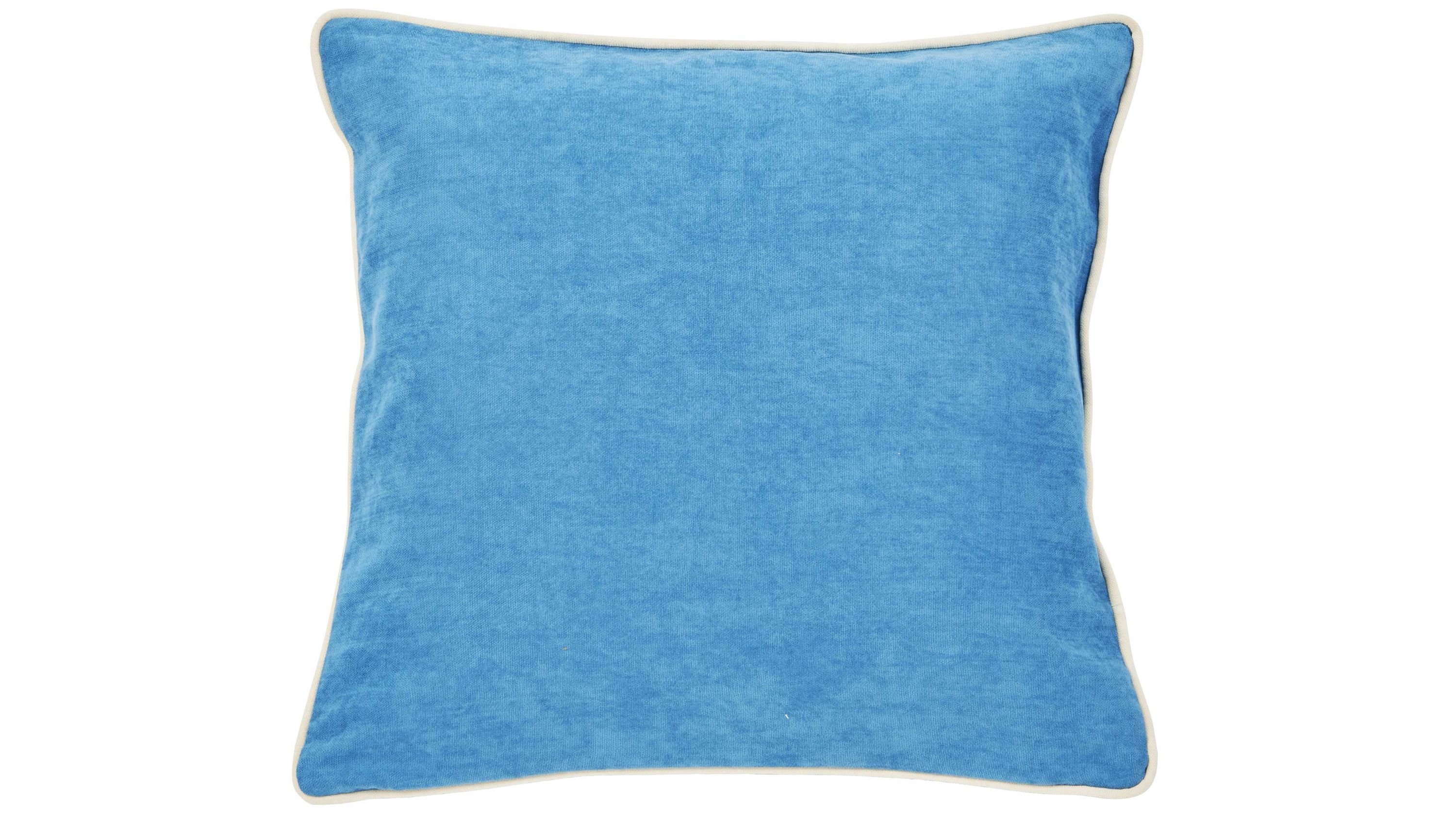 Quadratische Kissenhülle mit weichem blauem Veloursbezug und heller Umrandung