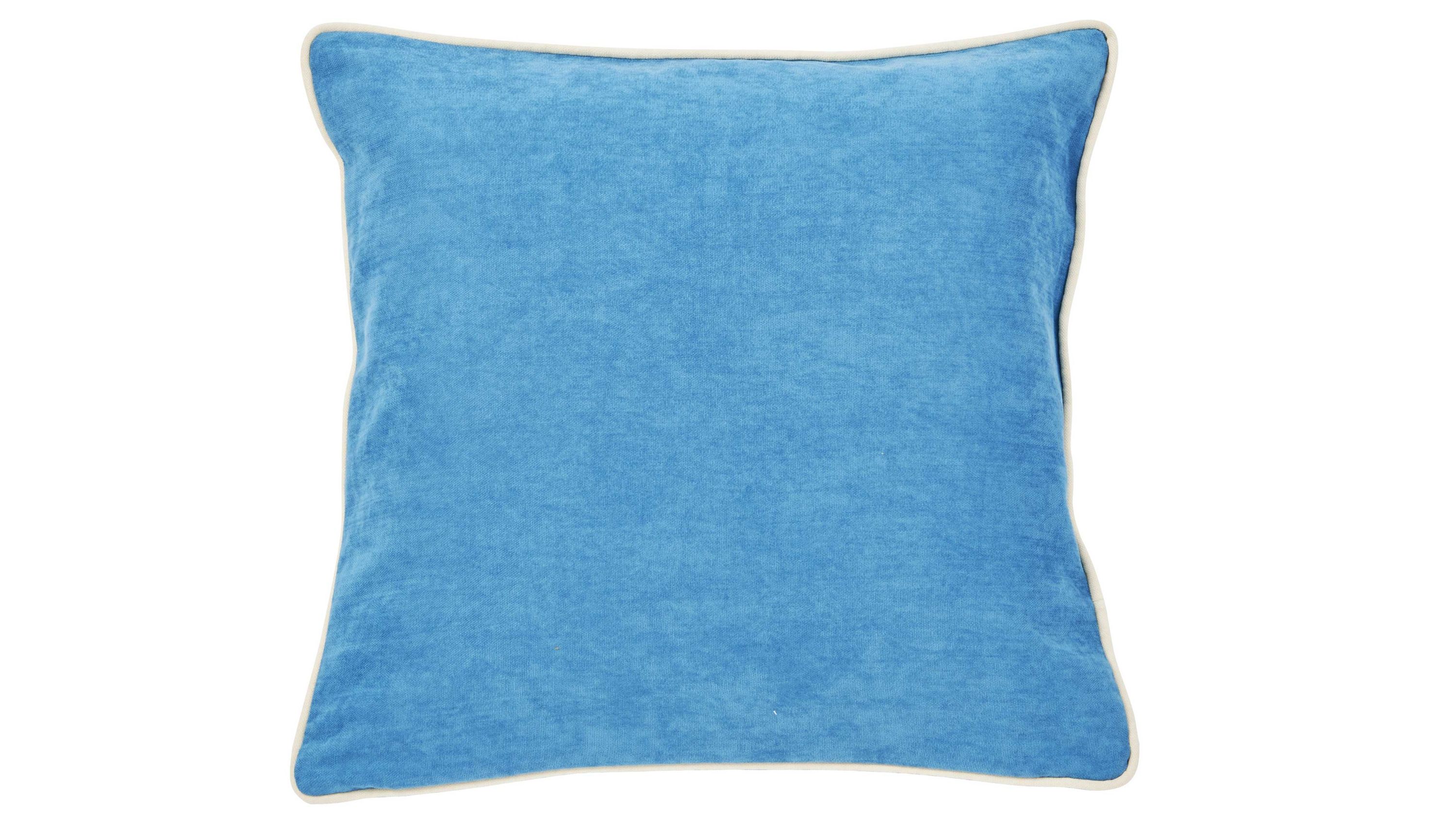 Quadratische Kissenhülle mit samtigem Bezug in blau und heller Kante