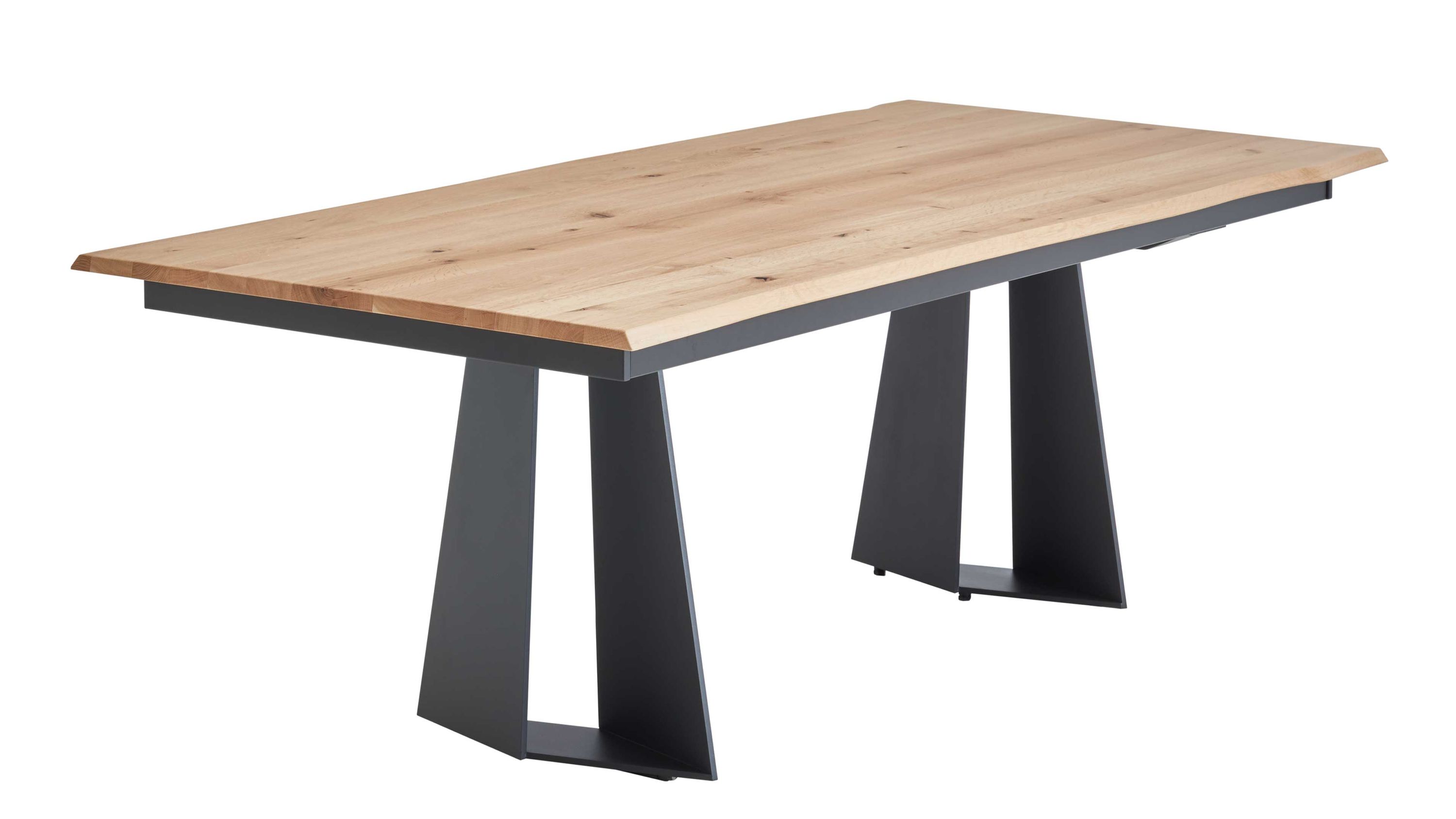 Esstisch mit heller Holzplatte und anthrazitfarbenen Beinen Rechteckiger Esstisch mit heller Holzplatte und trapezförmigen anthrazitfarbenen Beinen