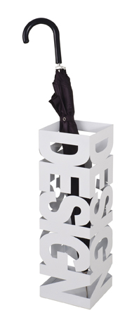 Weißer Metall-Schirmständer mit Buchstabenmuster Weißer Schirmständer aus Metall mit rechteckiger Form und ausgeschnittenen Buchstaben