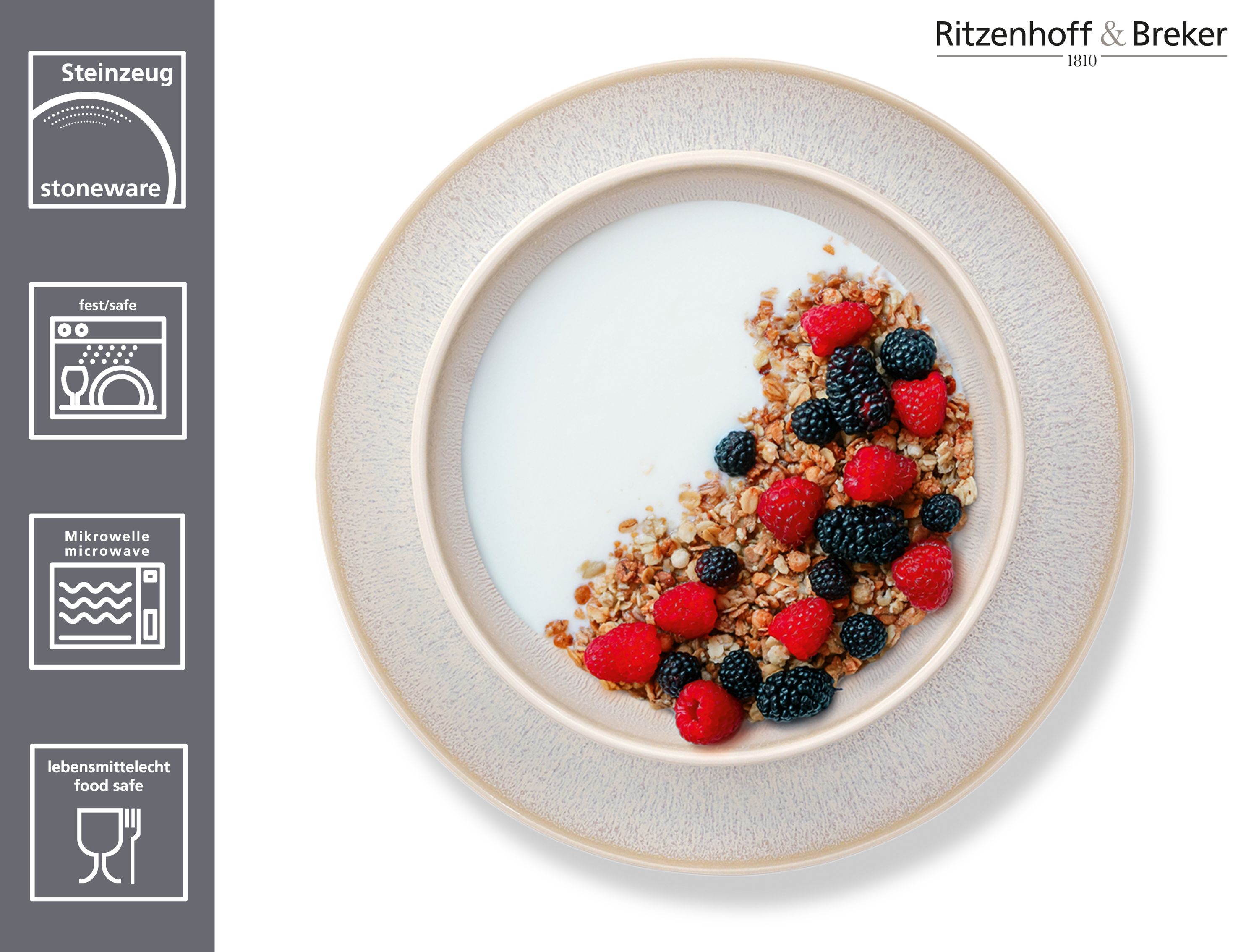 Beiger runder Frühstücksteller mit kleinem weißen Schälchen gefüllt mit Müsli und Beeren