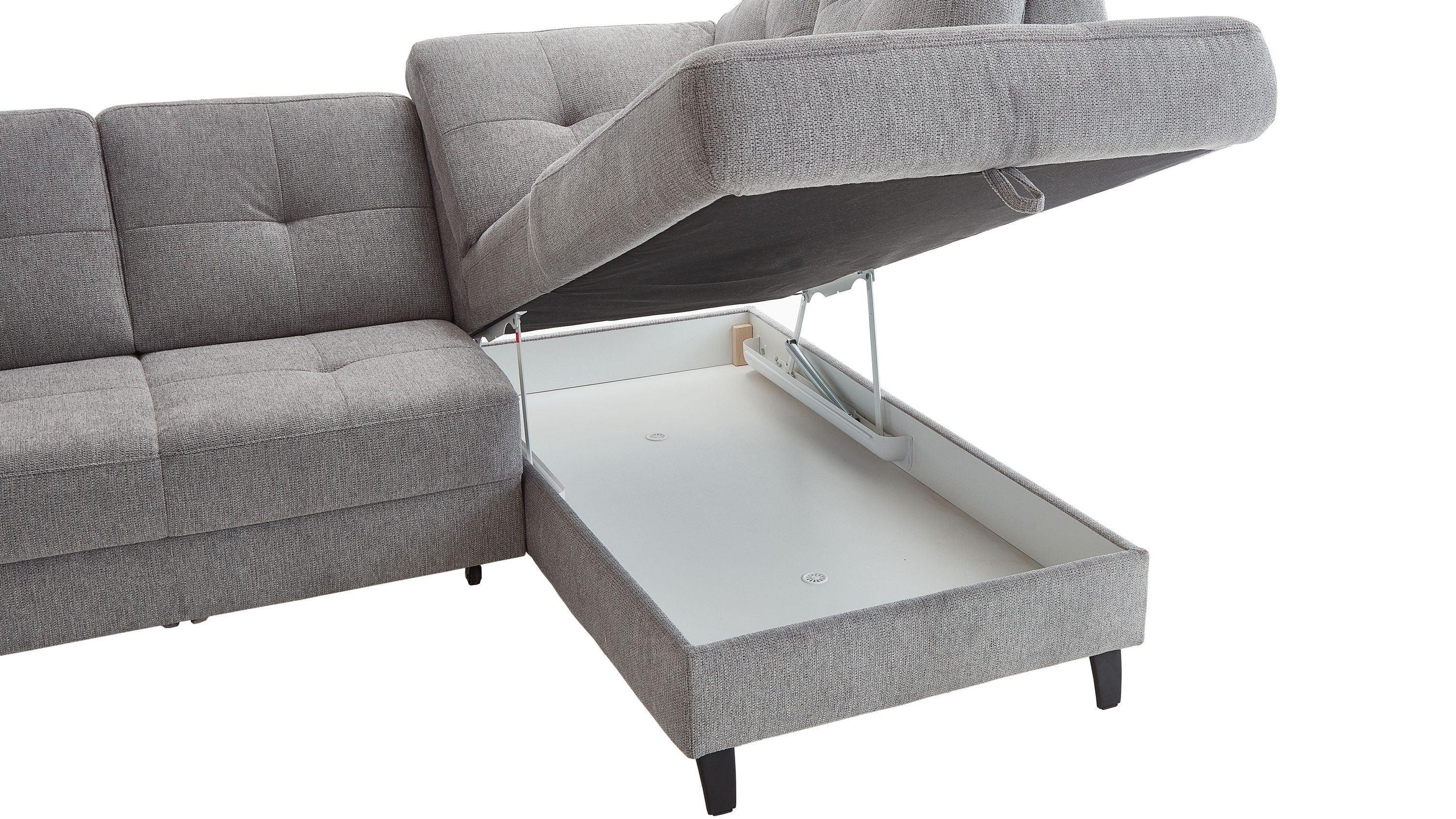 Ecksofa mit grauem Stoffbezug und geöffnetem Bettkasten im Sitzbereich