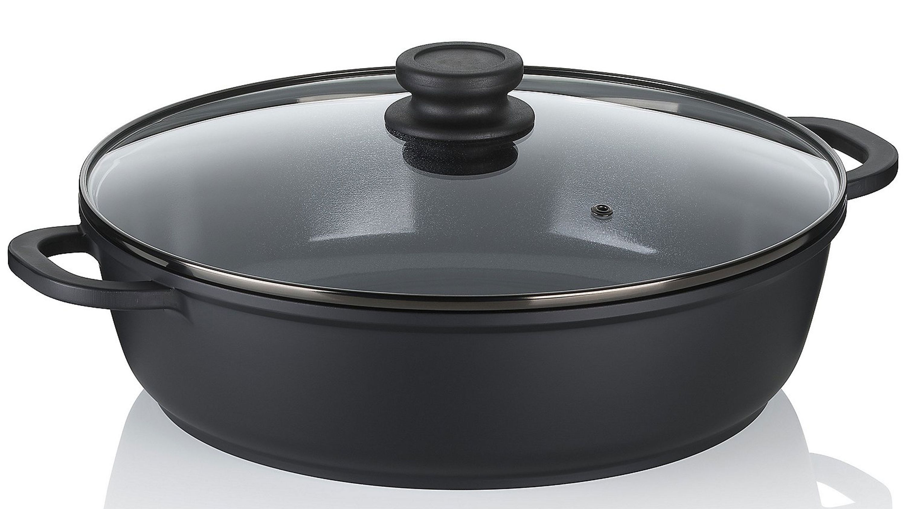 Schwarze Servierpfanne mit Glasdeckel und zwei Griffen