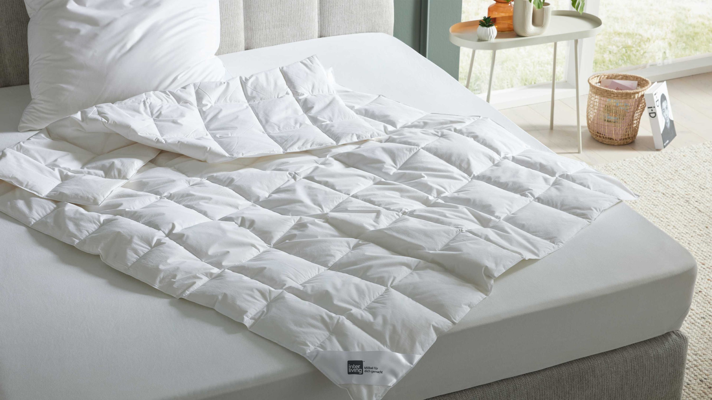 Interliving Bettdecke Serie 9204 - Daunendecke als Sommerbett extraleicht, ca. 240 g Daunen - ca. 135 x 200 cm