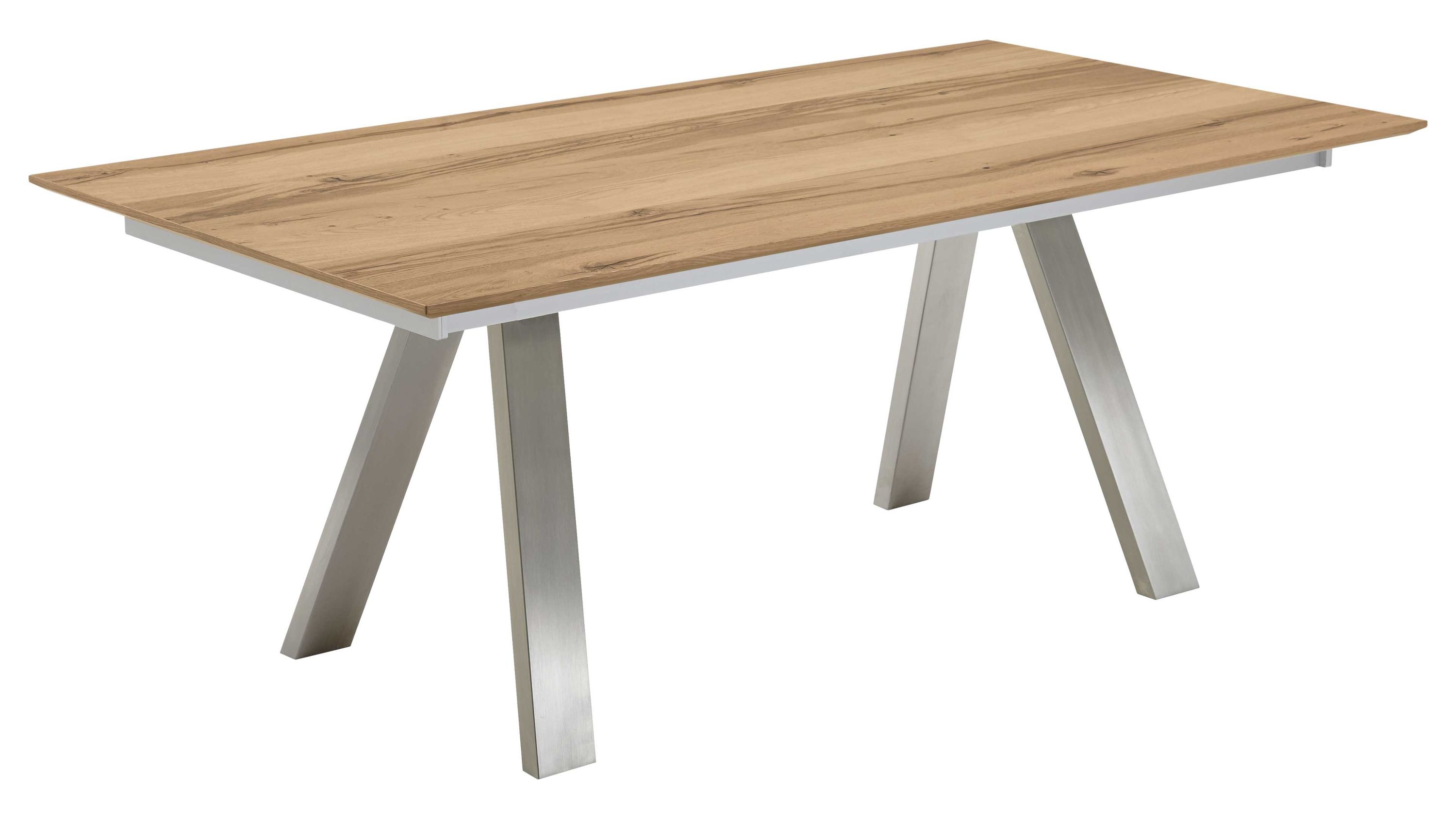 Rechteckiger Esstisch mit heller Holzplatte und vier schrägen Metallbeinen