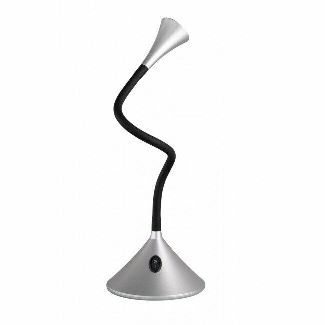Silberne Schreibtischlampe mit schwarzem, biegsamem Hals und rundem Sockel, frontal vor hellem Hintergrund aufgenommen
