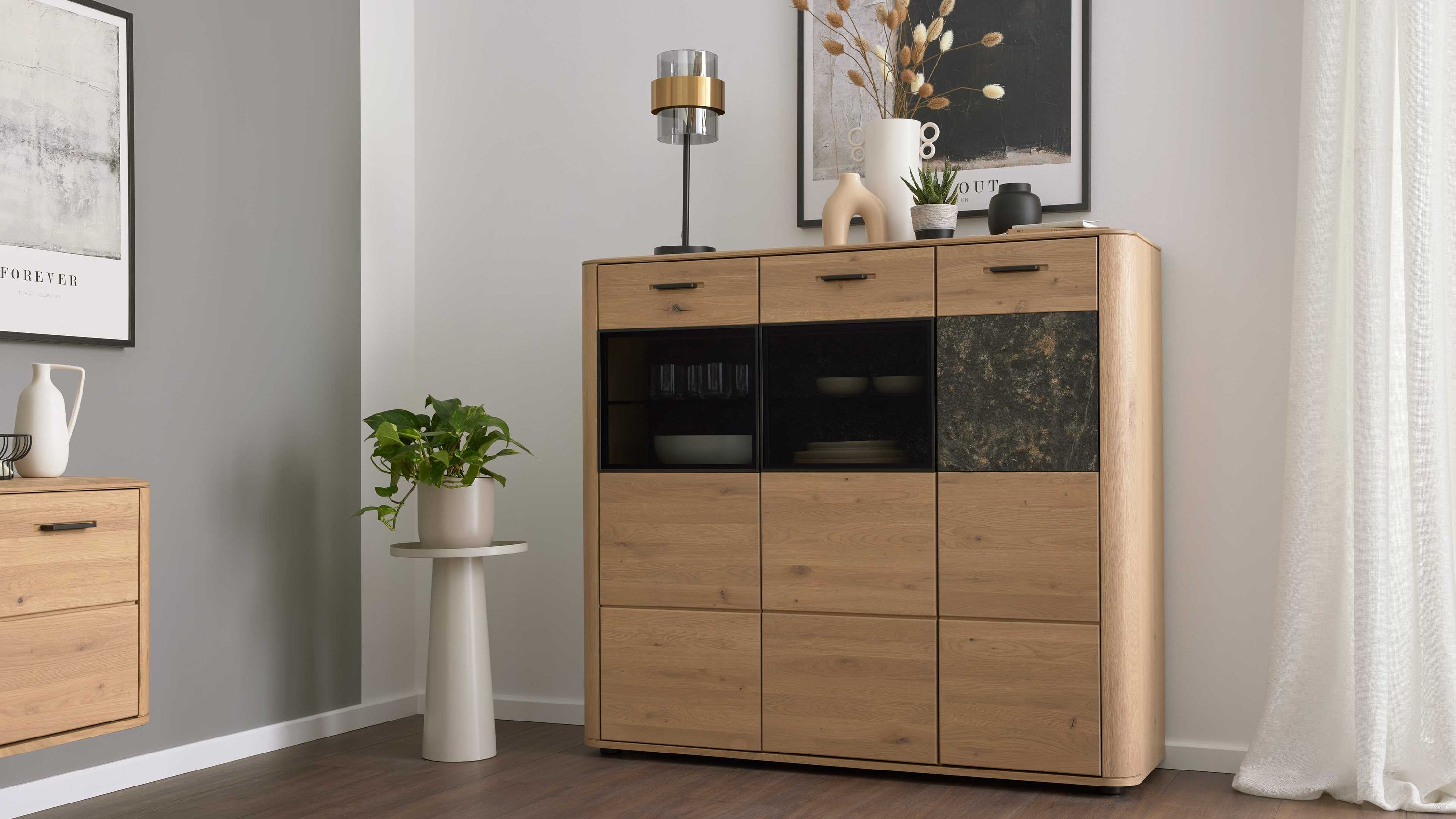 Sideboard mit drei Türen und einer Schublade in Holzoptik und dunkler Steinoptik
