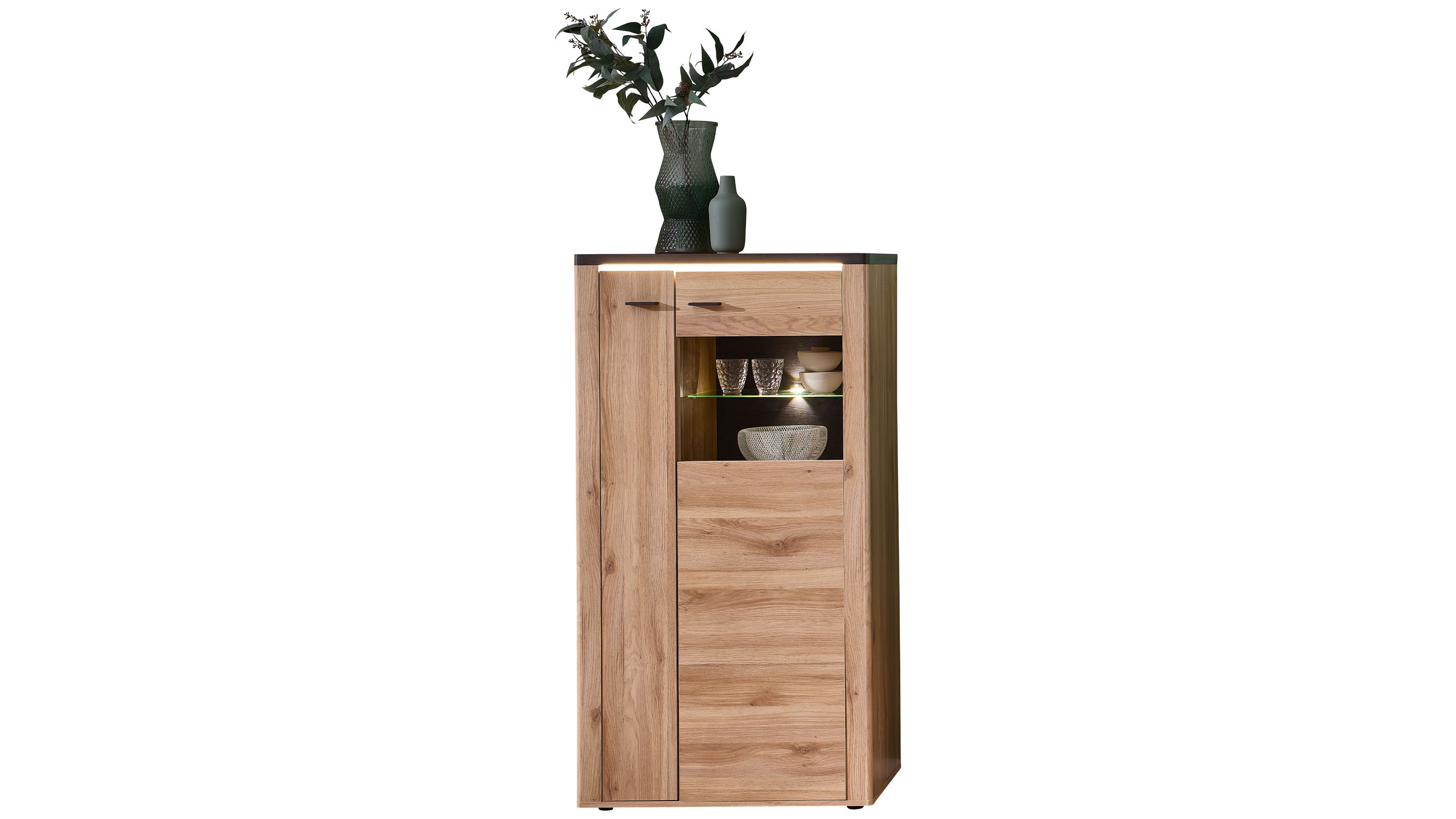 Hohes Sideboard mit Beleuchtung in Holzoptik Hohes Sideboard mit zwei Türen einer Schublade und einem beleuchteten Glasfach in Holzoptik mit dunkler Abdeckung