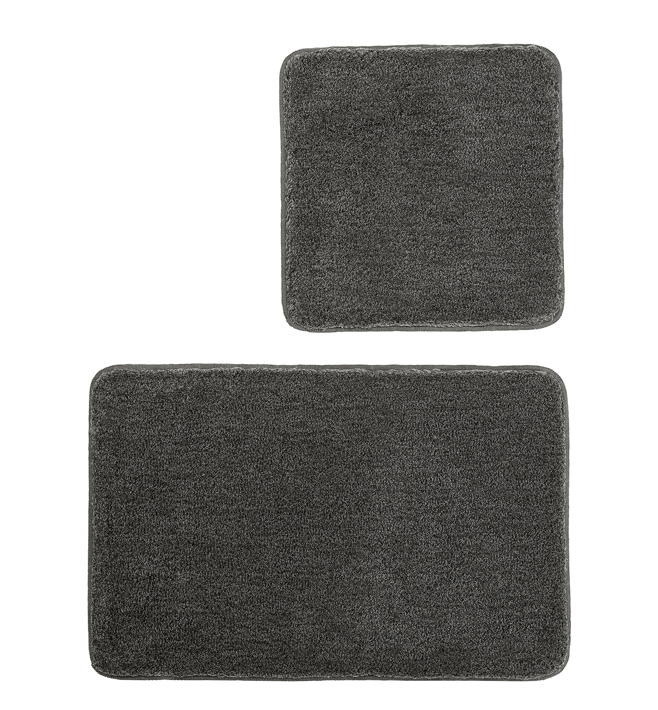 Zwei dunkelgraue Badteppiche aus weichem Textil, ein kleiner quadratischer und ein größerer rechteckiger Teppich auf weißem Hintergrund.