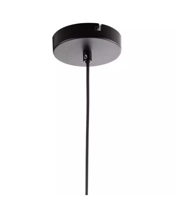 Zylinderförmige Pendelleuchte aus schwarzem Metall mit Gitterstruktur im Industrial-Stil freigestellt frontal schräg
