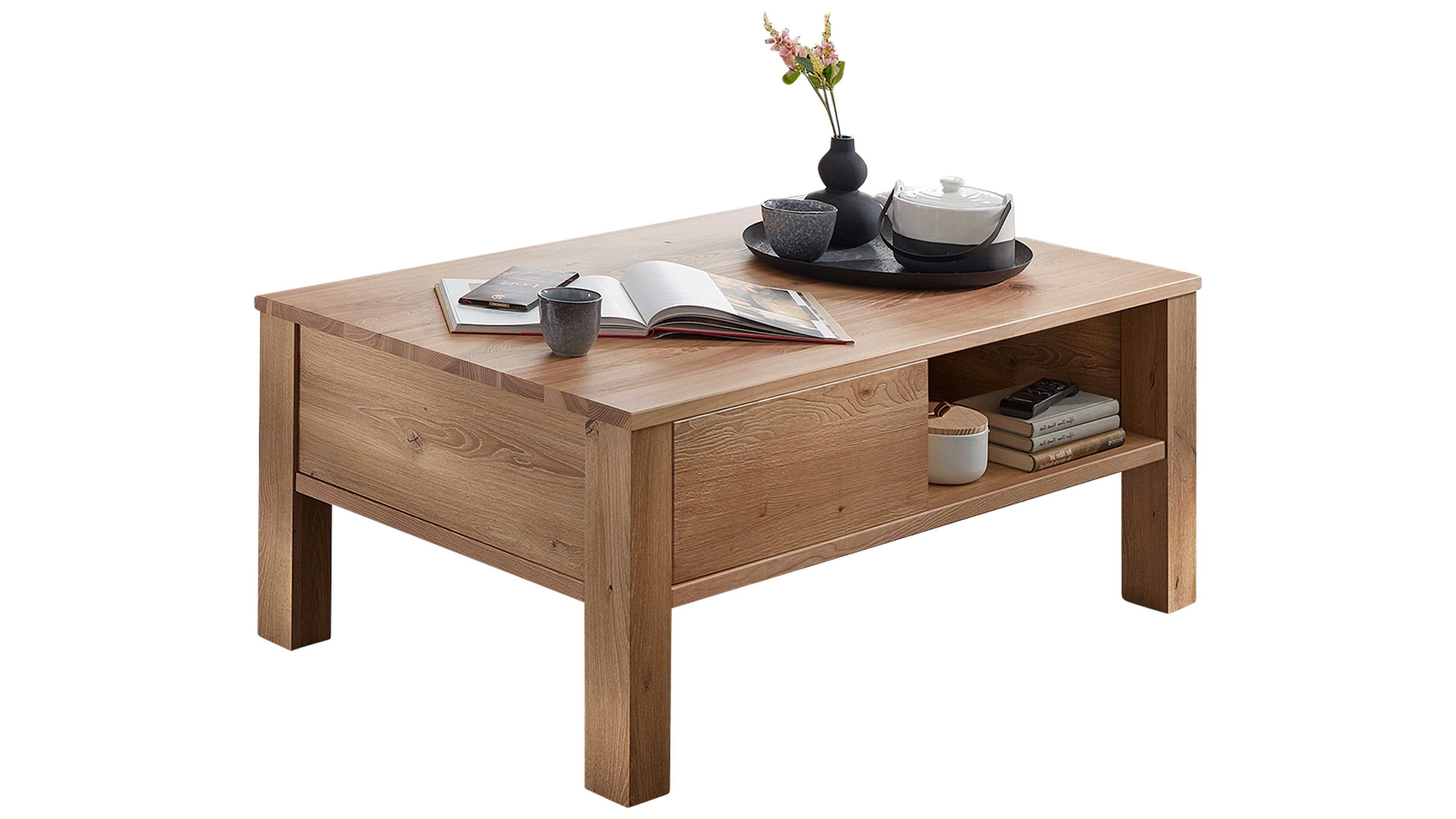 Rechteckiger Couchtisch aus Holz mit Ablagefach und Dekoration mit Buch Tasse und Vase