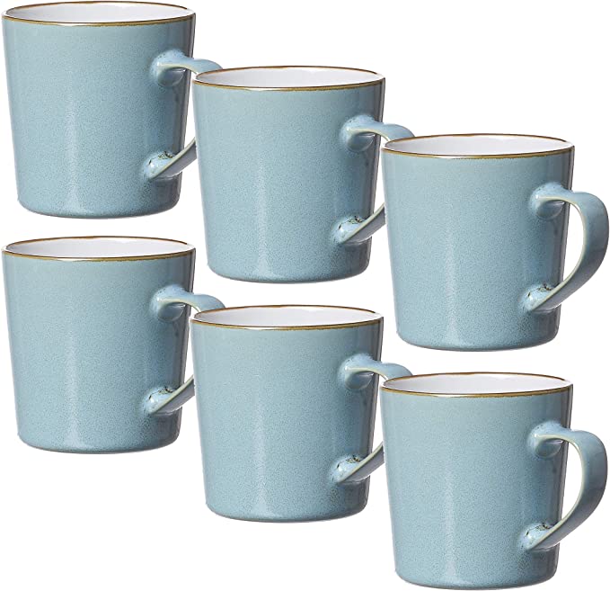 Sechs hellblaue Kaffeebecher mit Henkel und feinem Randdekor in Naturfarben  stapelbar