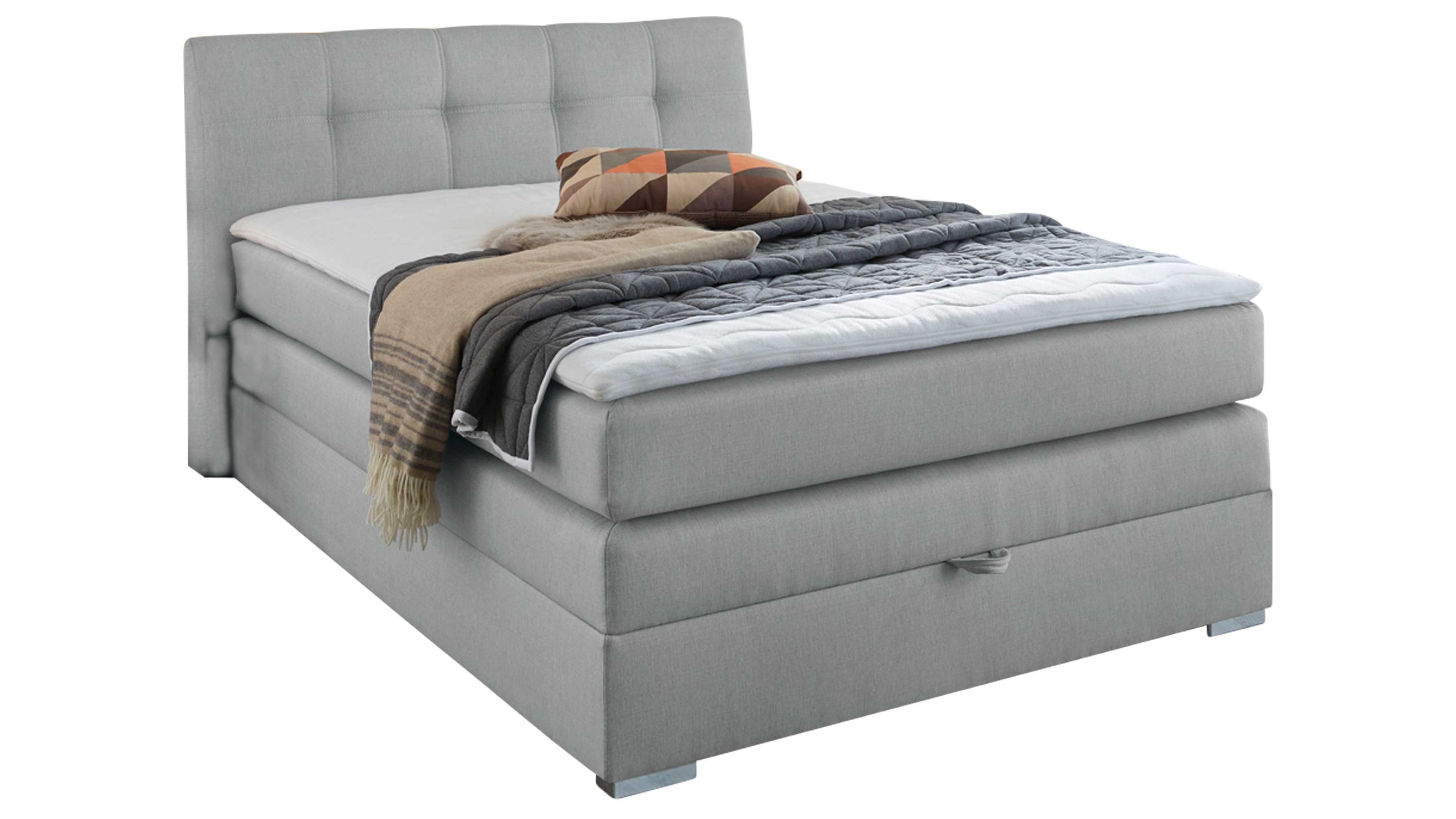 Boxspringbett mit hellgrauem Stoffbezug und gepolstertem Kopfteil Boxspringbett mit hellgrauem Stoffbezug gepolstertem Kopfteil und Bettdecke mit Kissen