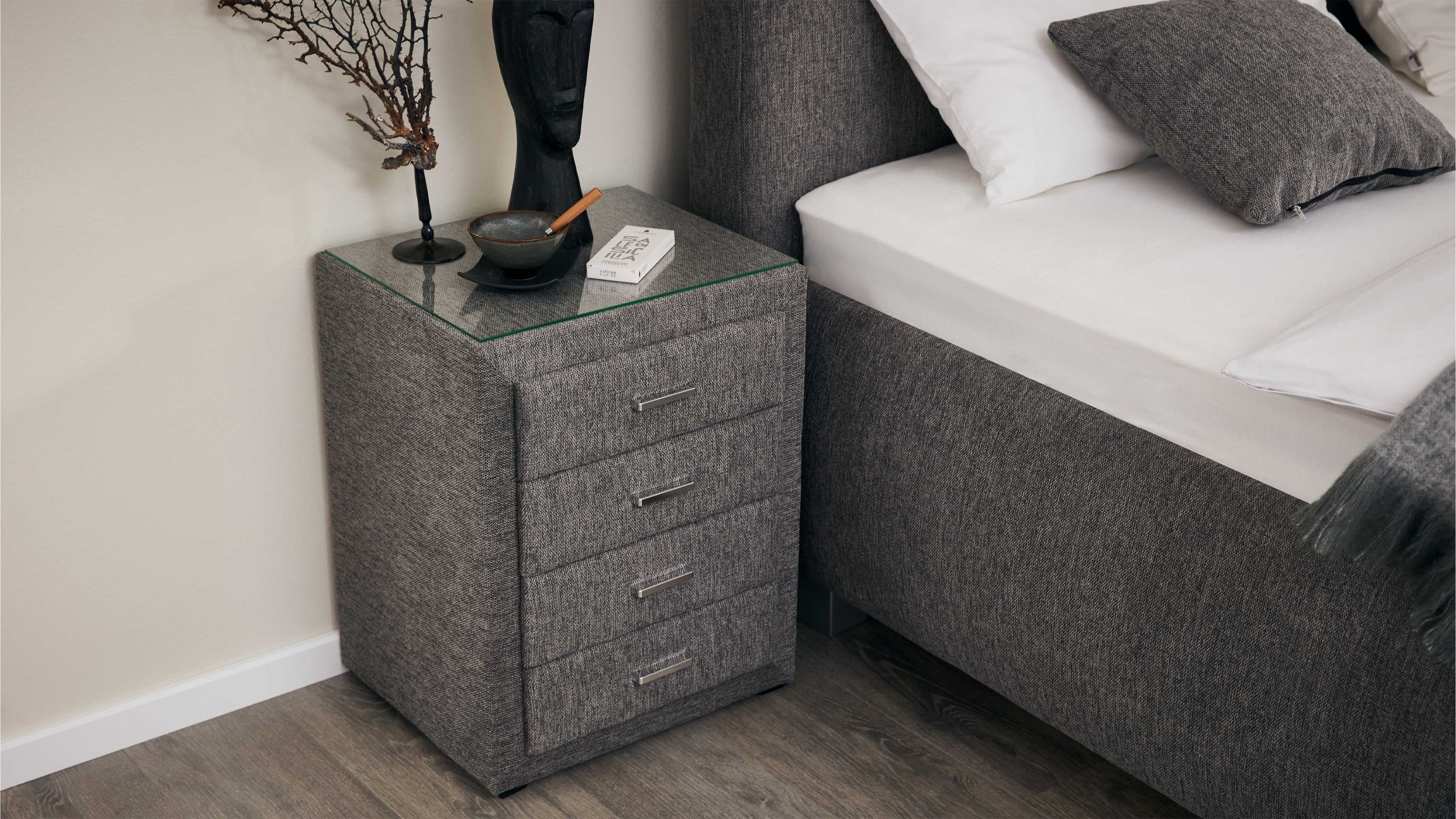 Comfortmaster Messina - Nachtkommode 43 graue Mikrofaser Brego 321100  vier Schubladen