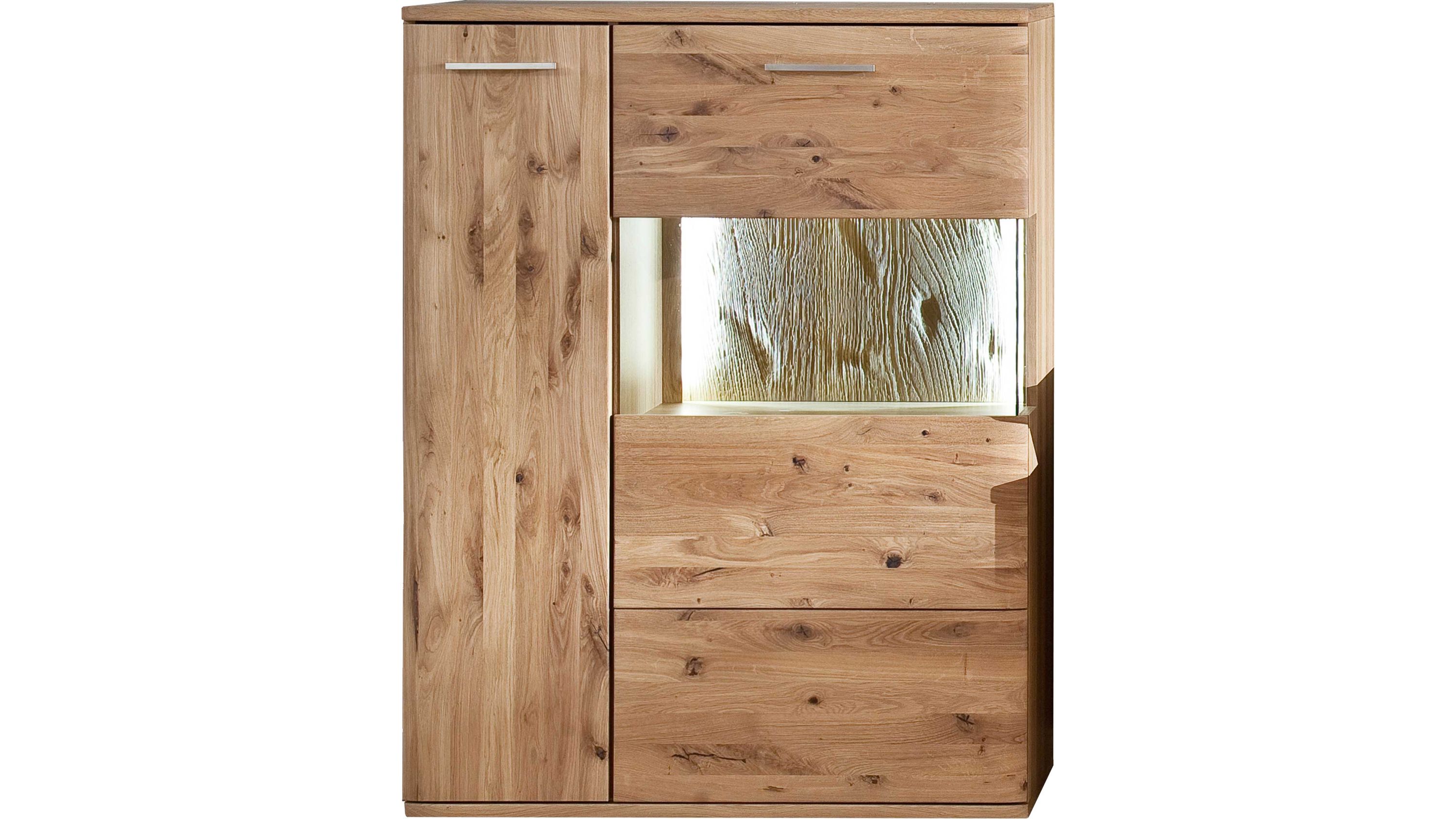 Highboard mit zwei Türen links und mehreren Schubladen in Holzoptik mit Maserung