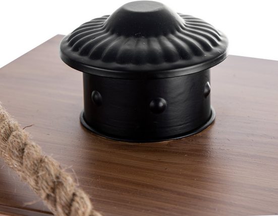 Schwarzer Knauf auf Holz mit Seil Schwarzer, gerippter Knauf auf Holzoberfläche neben dickem Seil, aus leicht schräger Draufsicht fotografiert.