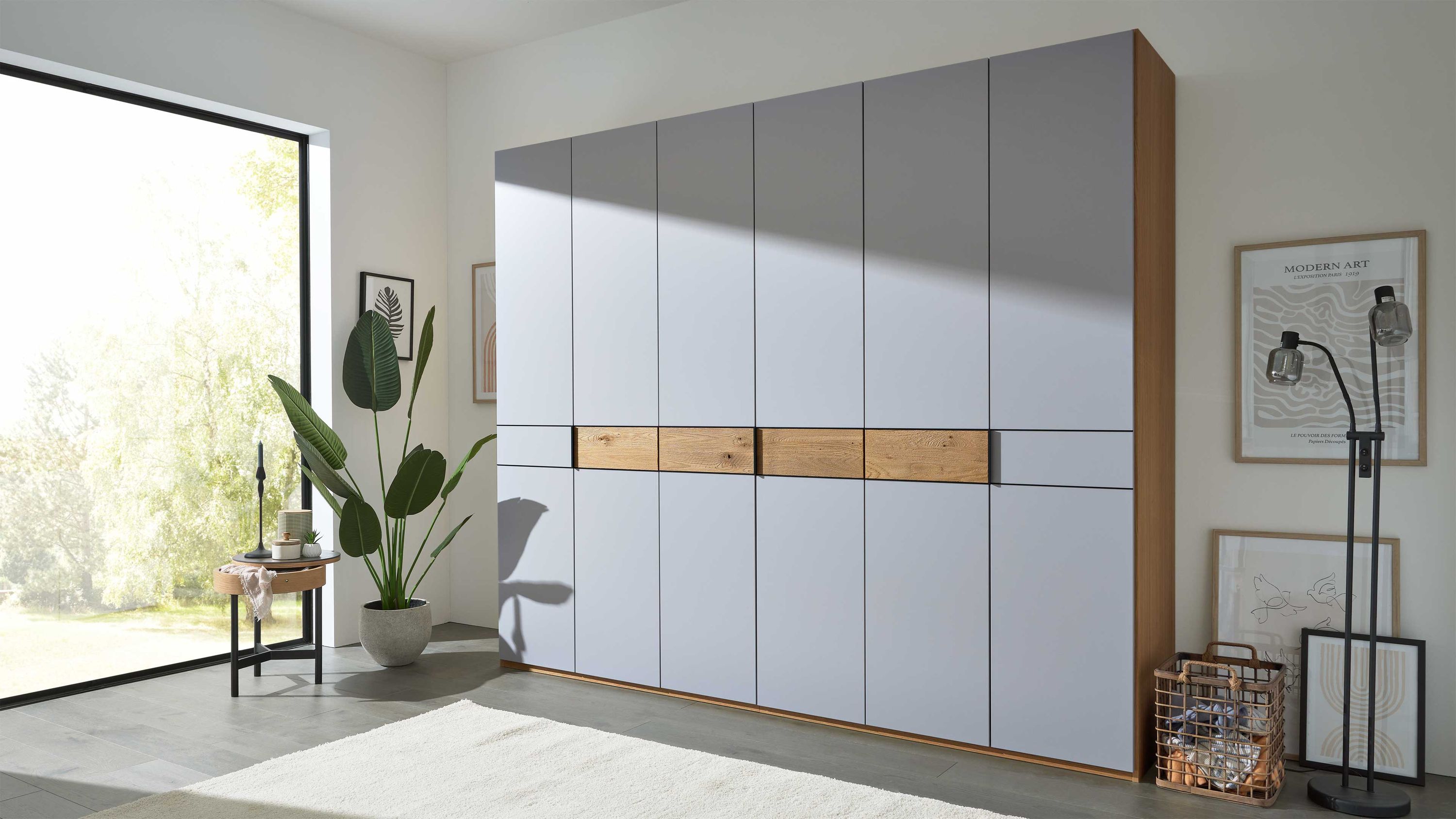 Interliving Kleiderschrank Serie 1207  Kleiderschrank 975300 Taupe & Balkeneiche - sechs Türen, Breite ca. 299 cm