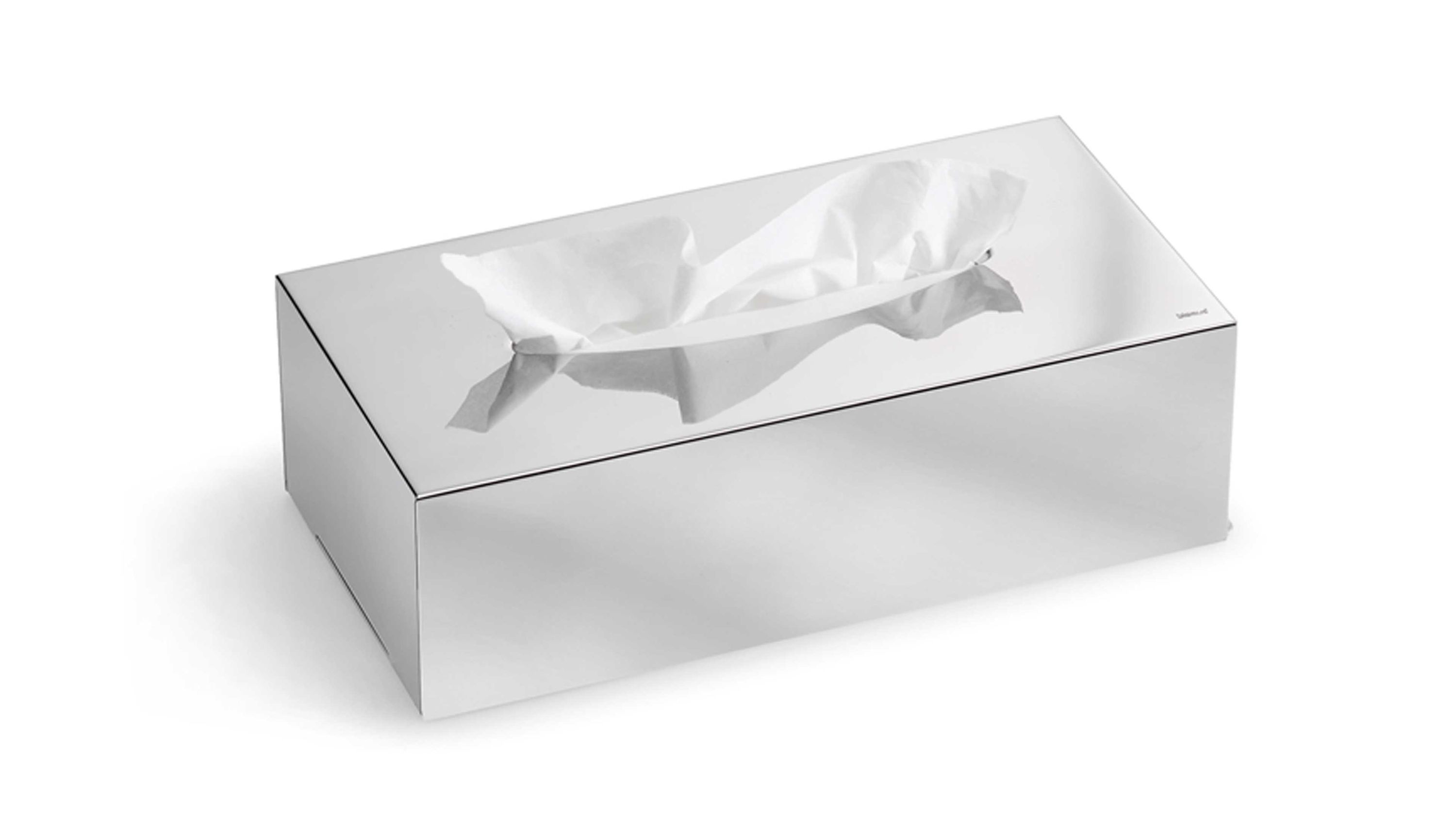 Rechteckige Kosmetiktuchbox aus poliertem Metall mit offenem Schlitz oben und weißen Taschentüchern